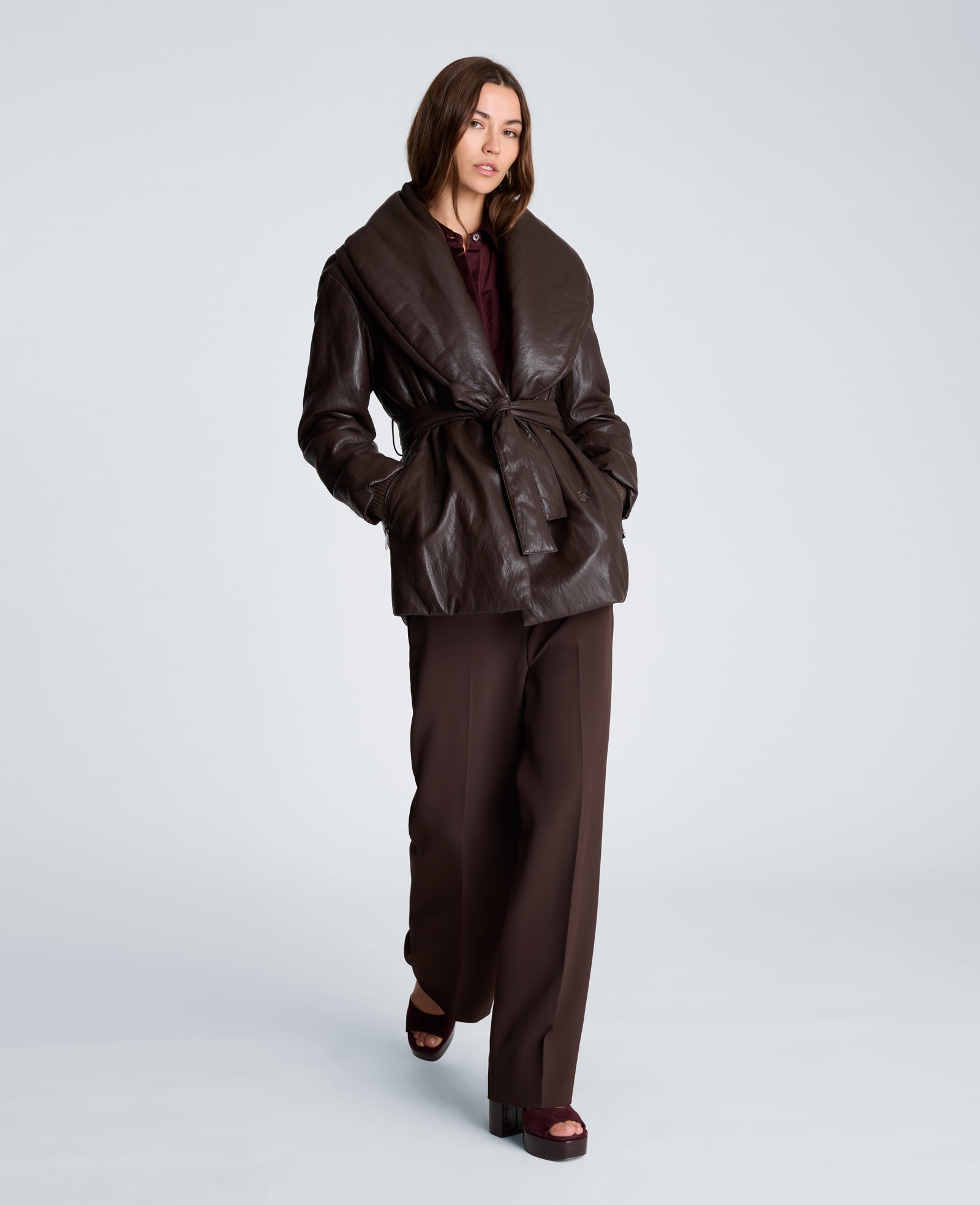 Kenneth Cole Reaction Clothing Faux Leather Belted Robe Coat cappotto Chocolate, oversize