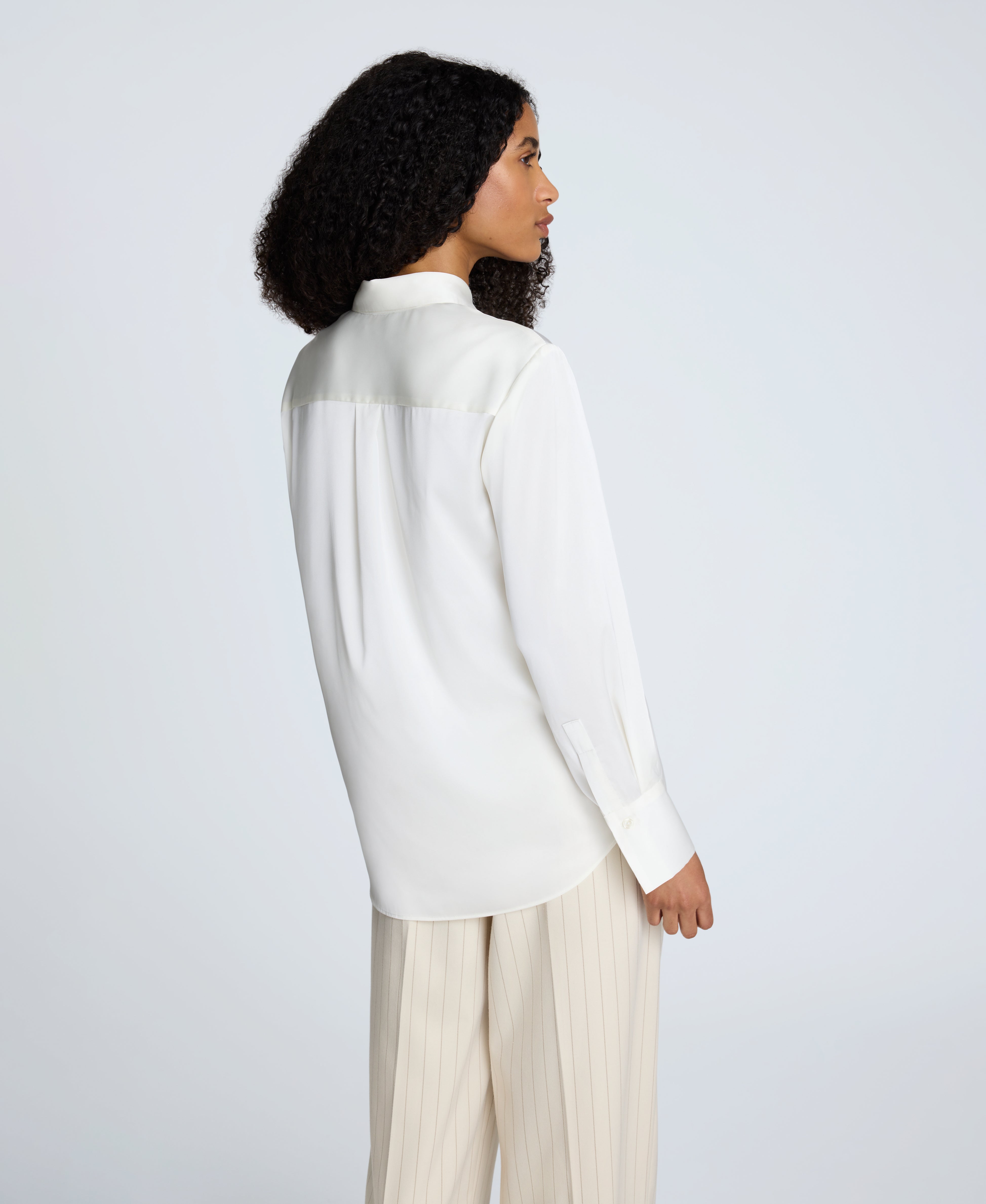 Kenneth Cole Reaction Clothing Satin Button Front camicia oyster in raso