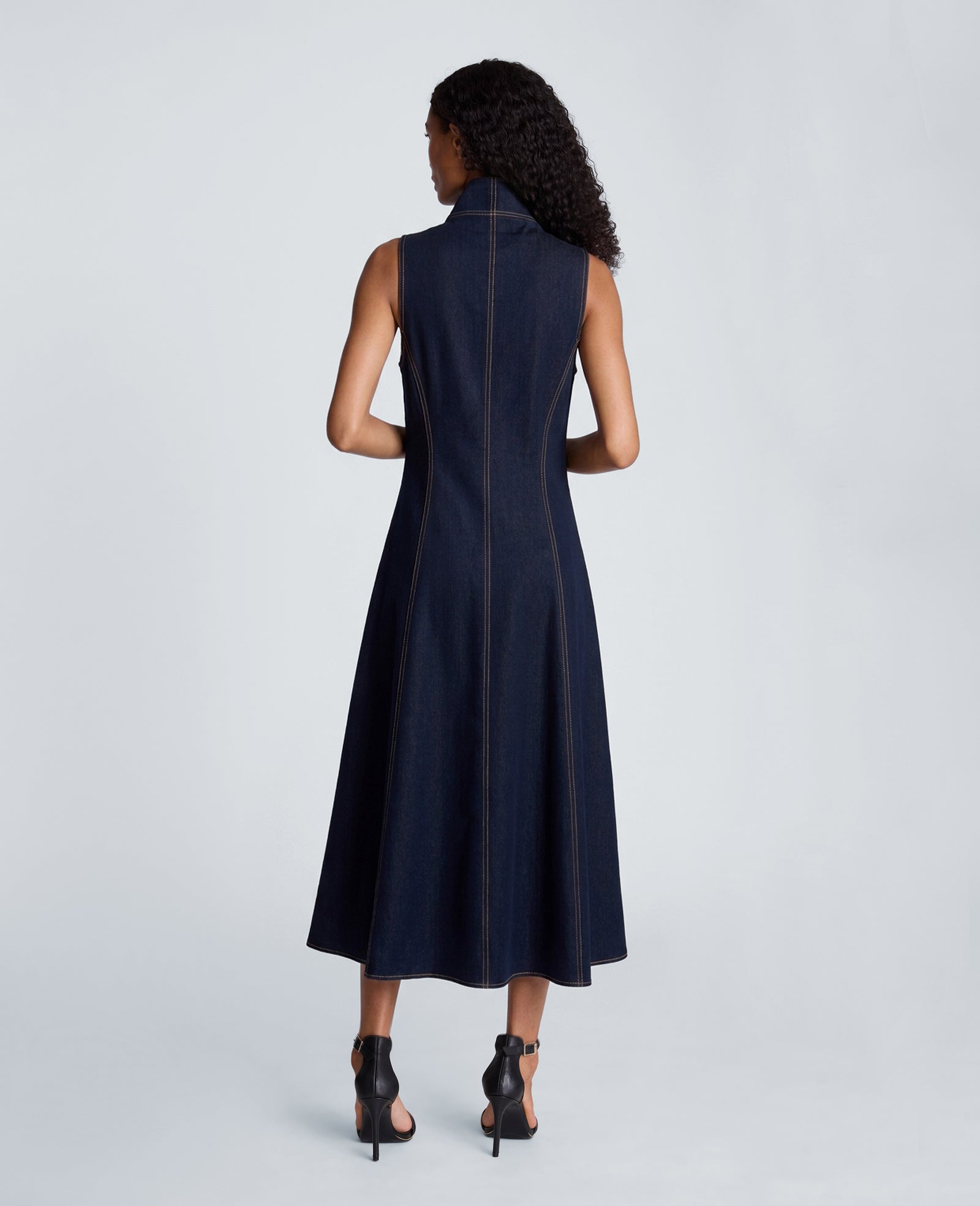 Kenneth Cole Reaction Clothing High Stand Collar Denim Midi Dress abito midi indaco effetto denim smanicato