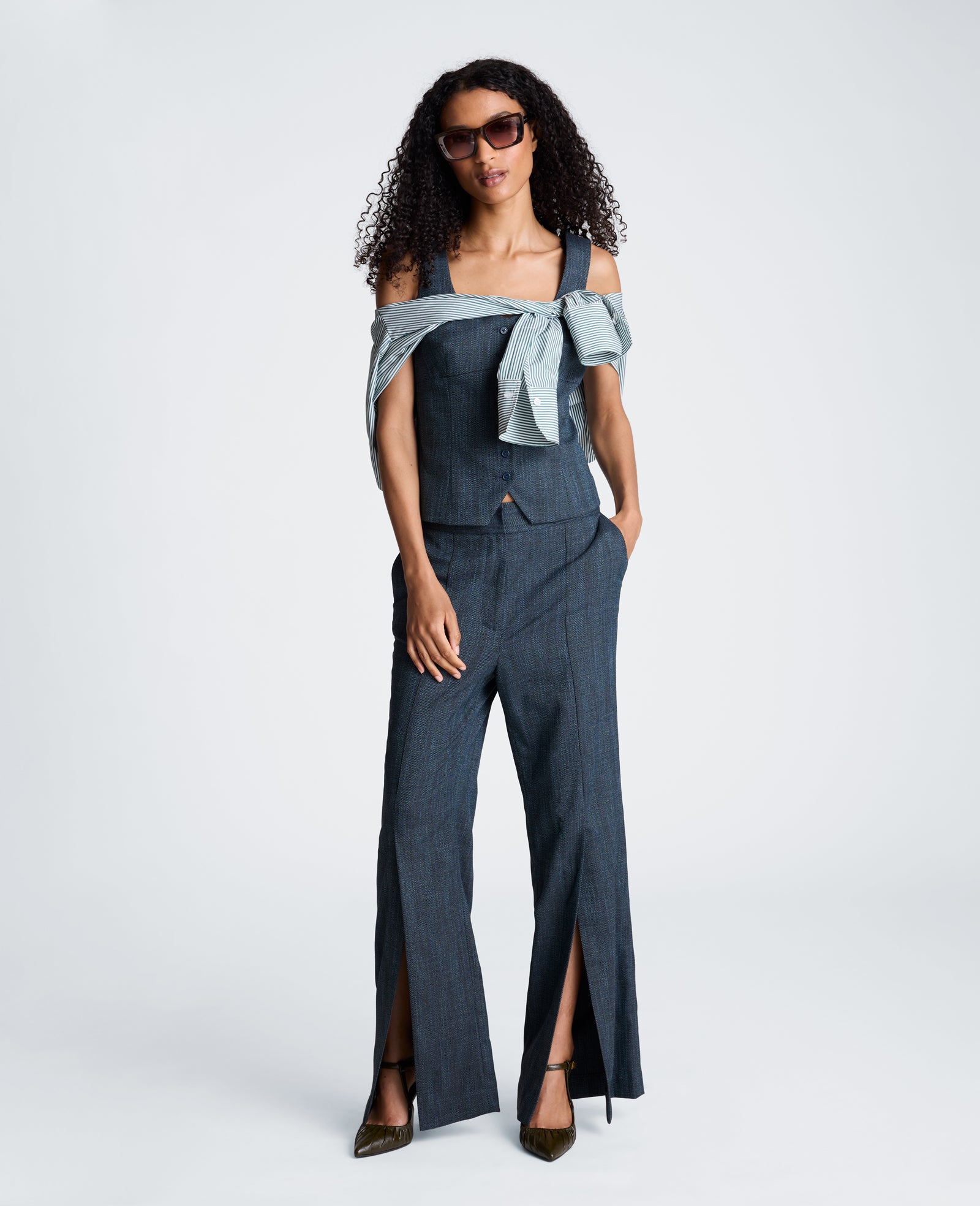 Kenneth Cole Reaction Clothing High Rise Fly Front Flare Pant with Slit pantaloni flare nero e blu