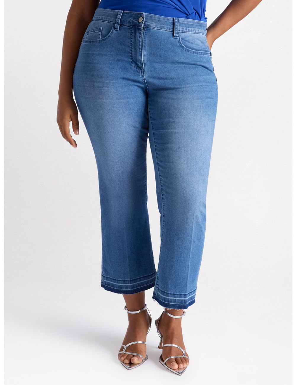 Fiorella Rubino Jeans Cropped, gamba dritta con orlo sfrangiato