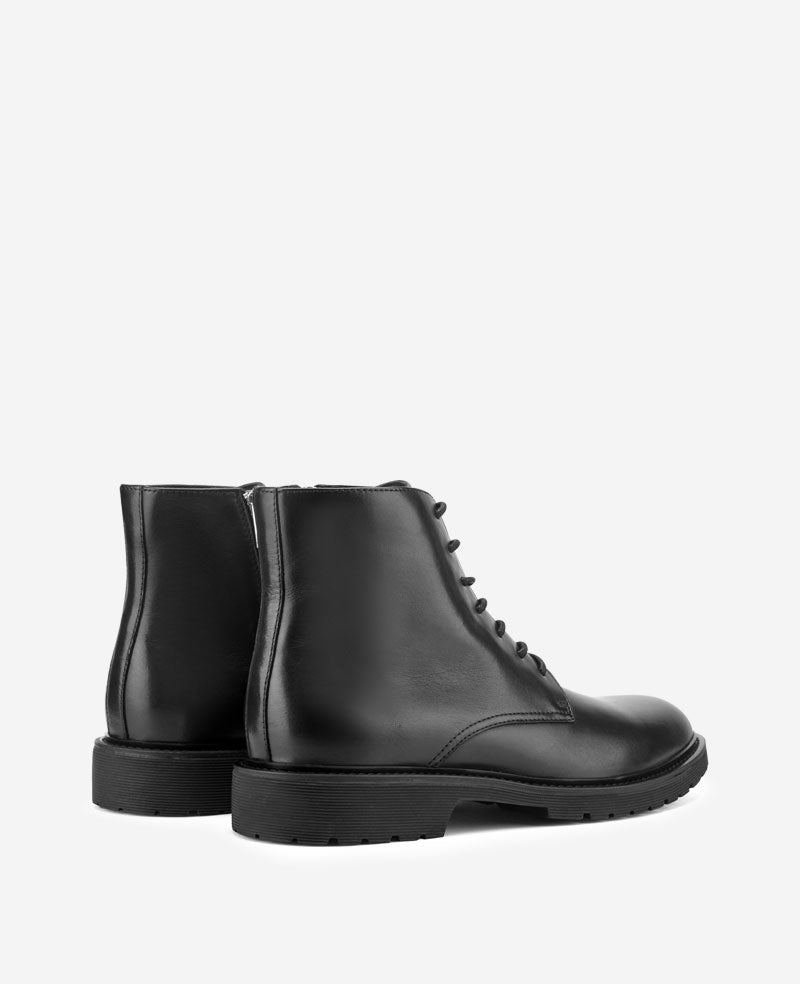 Kenneth Cole Reaction Shoes Dismon Lug Sole Combat Boot anfibi in pelle nera