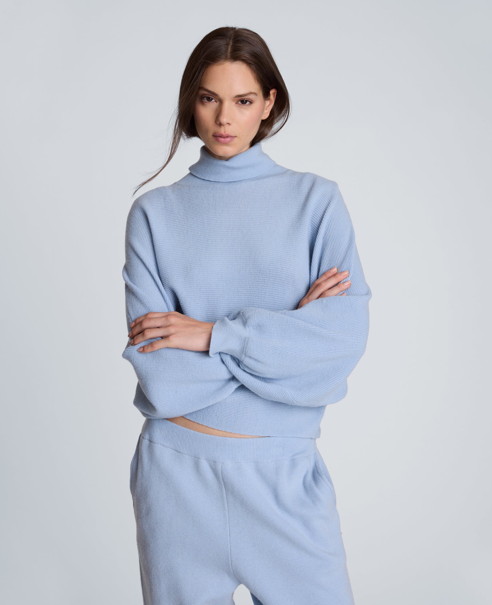 Kenneth Cole Reaction Clothing Horizontal Shaker Crop Turtleneck maglione dolcevita corto blu
