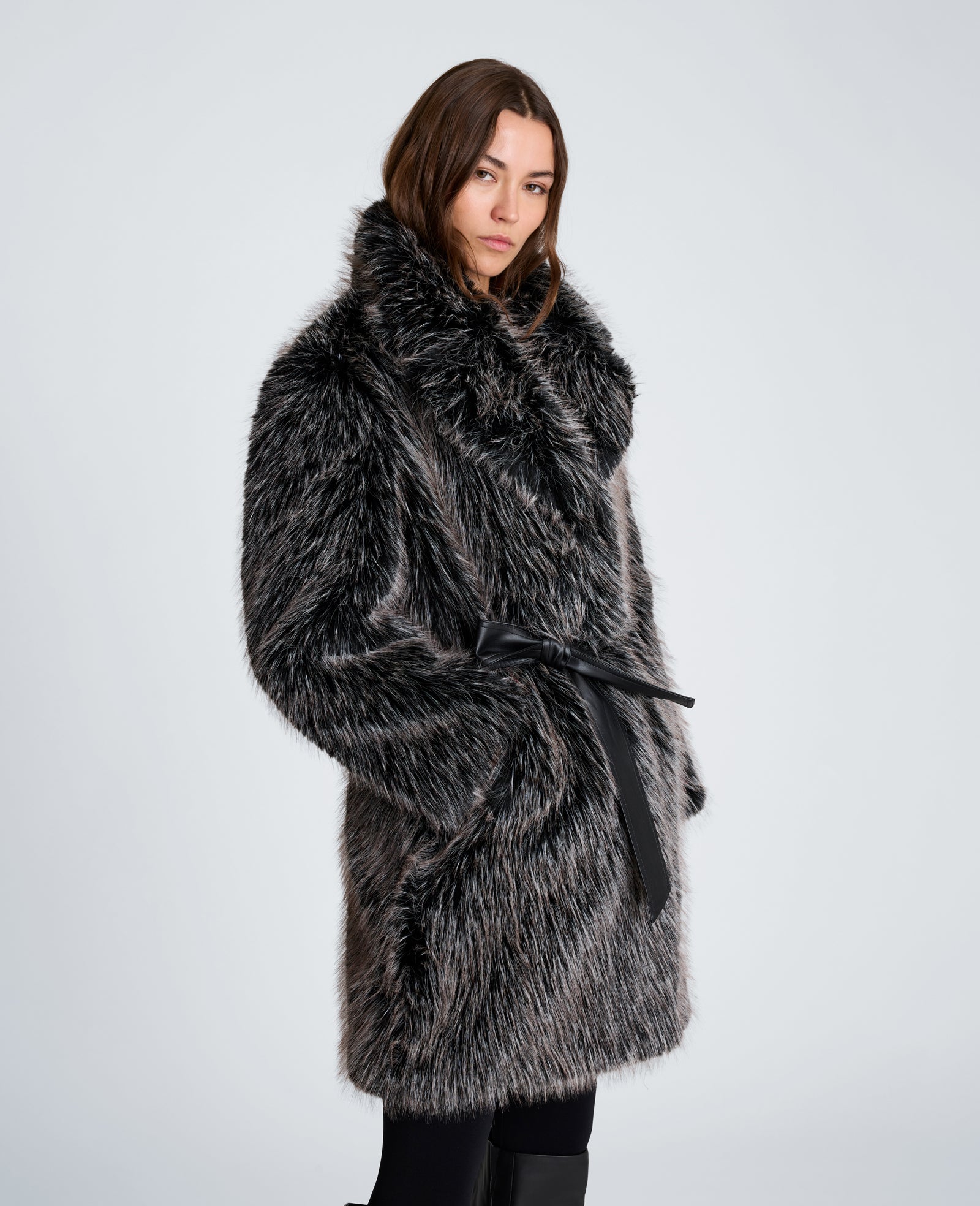 Kenneth Cole Reaction Clothing Midi Fur Jacket with Contrast Belt giacca nera ecopelliccia