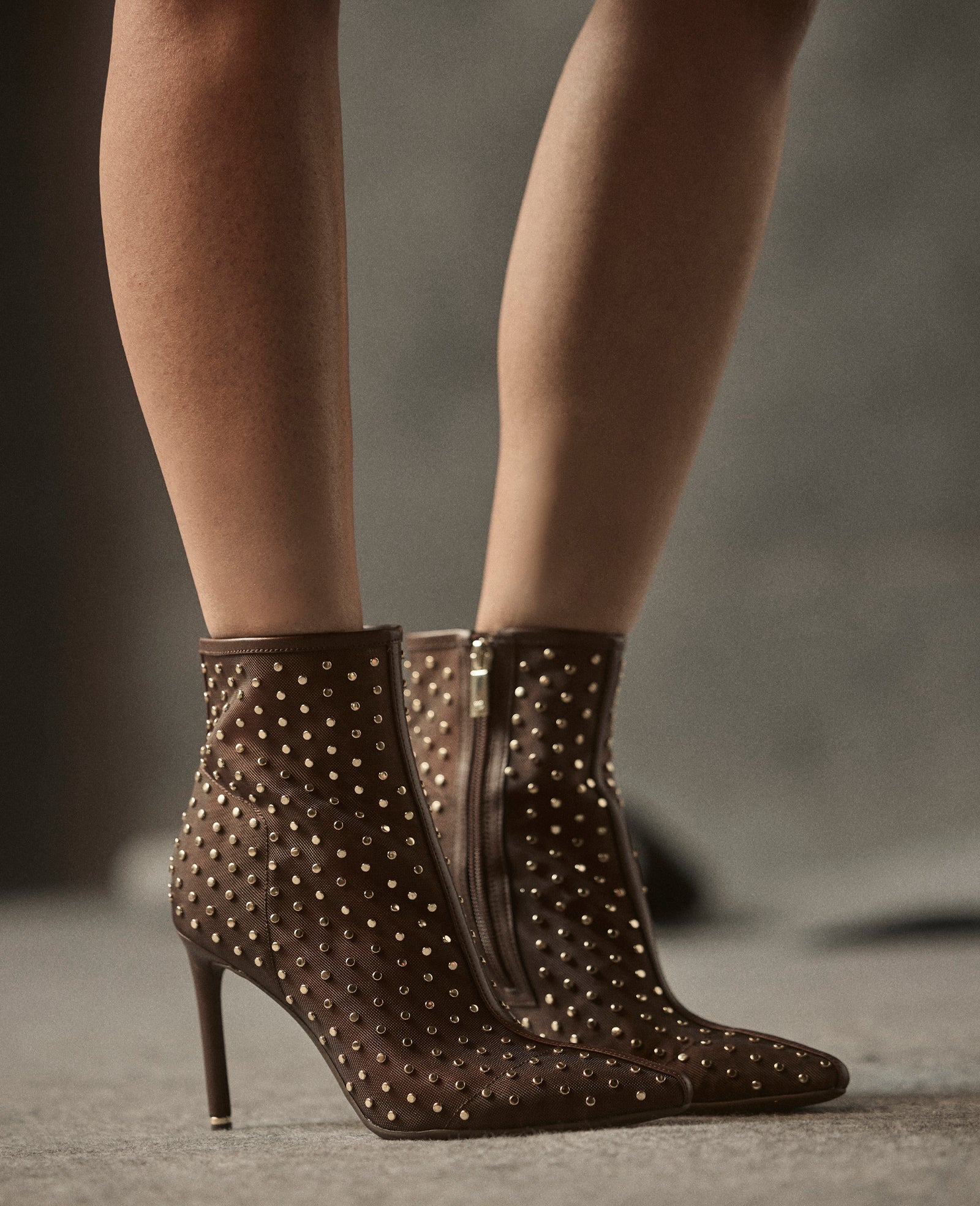 Kenneth Cole Reaction Shoes Quincy Mesh Micro Stud Heel Ankle Bootie stivaletti marroni