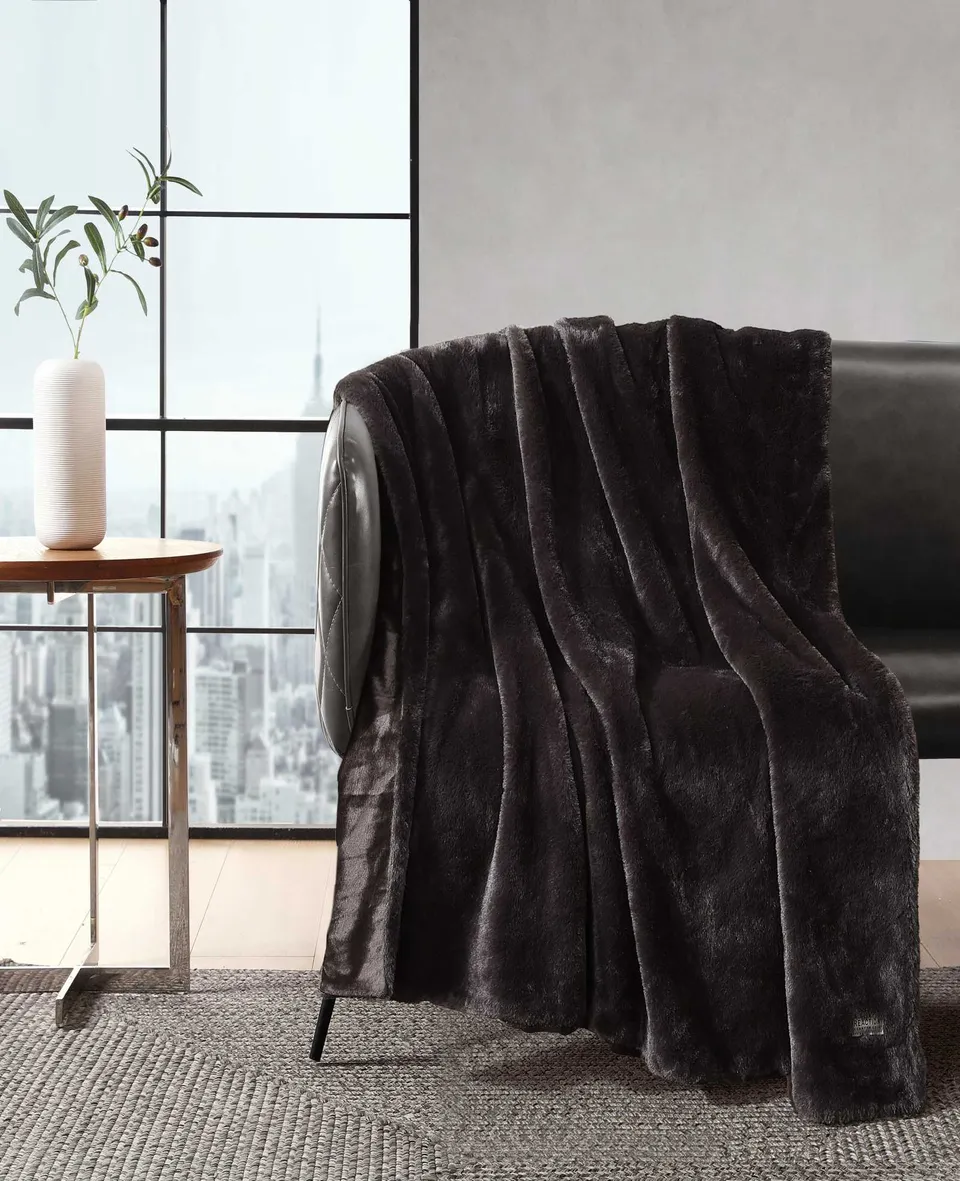 Kenneth Cole Reaction Faux Fur Solid Throw Blanket coperta marrone 127 x 152 cm ecopelliccia