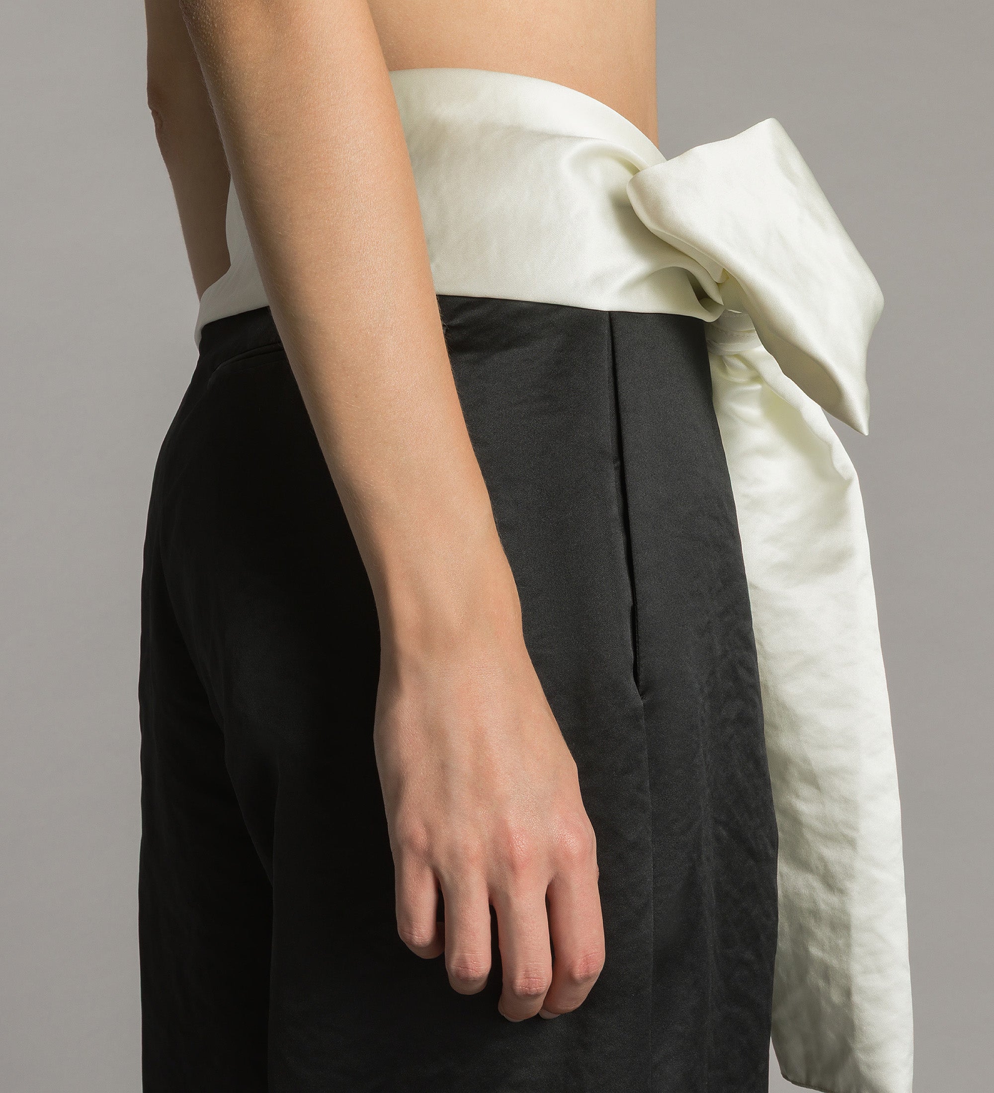 Forte pantaloni Duchesse Trousers pantaloni neri con fusciacca