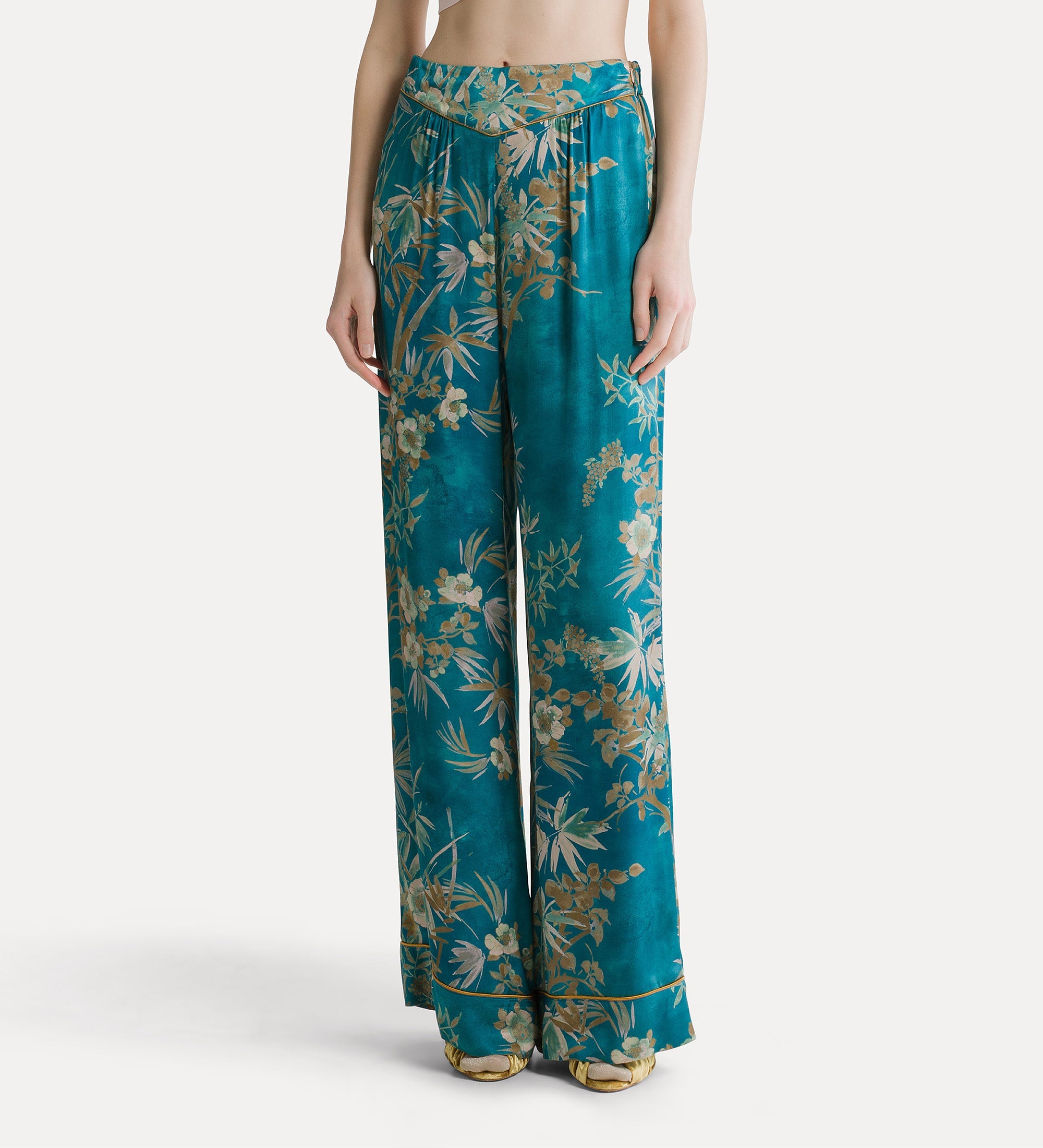 Forte pantaloni le bambou secret satin flared trousers pantaloni jade svasati