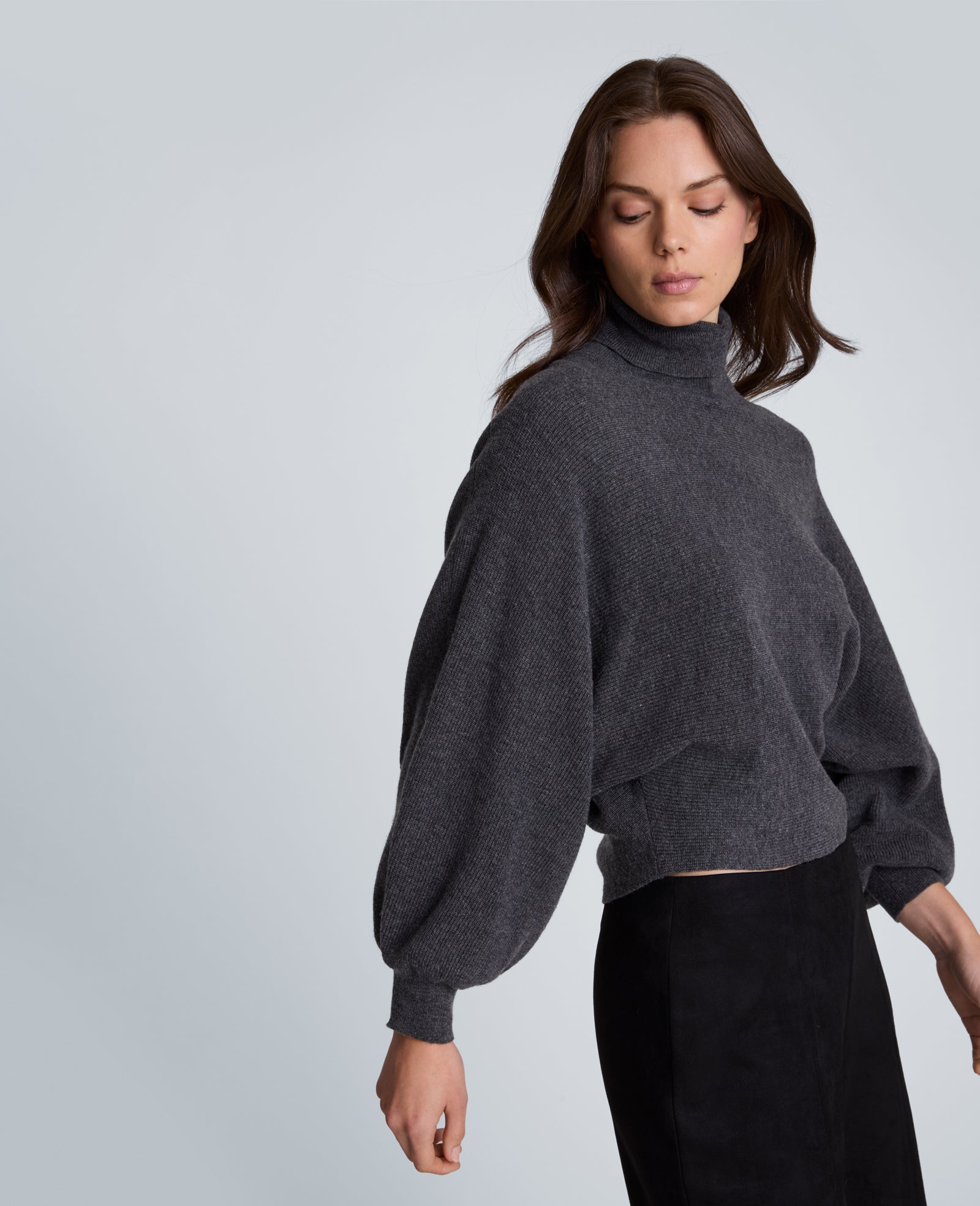 Kenneth Cole Reaction Horizontal Shaker Crop Turtleneck dolcevita corto grigio