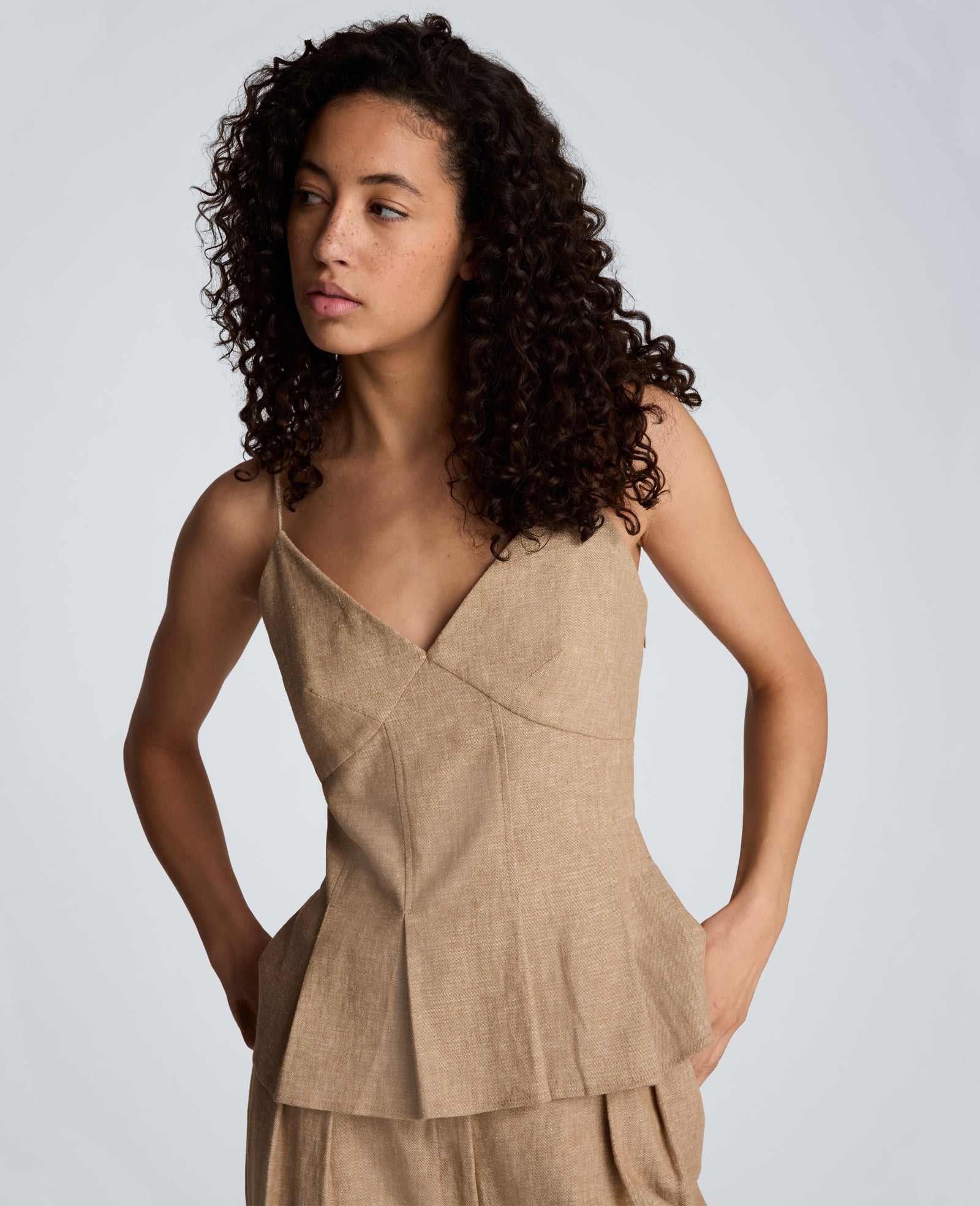 Kenneth Cole Reaction Clothing Linen Fitted Cami top color taupe melange in lino
