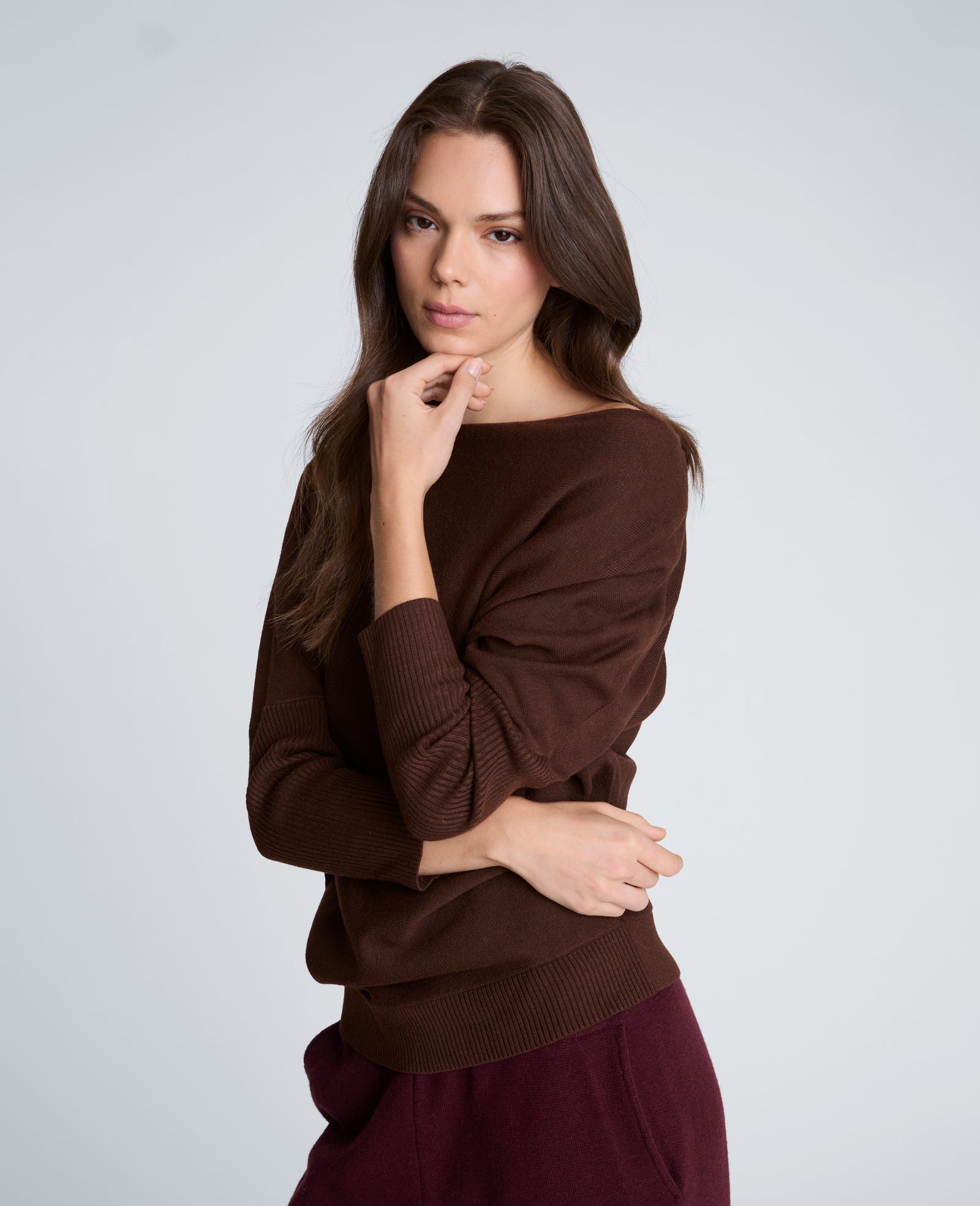 Kenneth Cole Reaction Clothing Asymmetrical Drape Neck Jersey Body Sweater maglione marrone