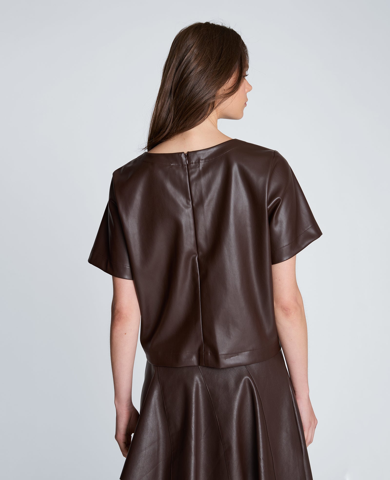 Kenneth Cole Reaction Clothing Short Sleeve Cropped Tee maglia corta marrone con zip