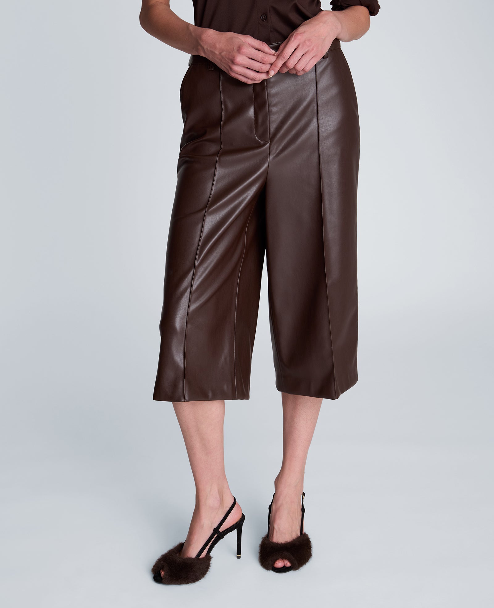 Kenneth Cole Reaction Clothing Fly Front Long Pintuck Short shorts Medium Bark vita alta