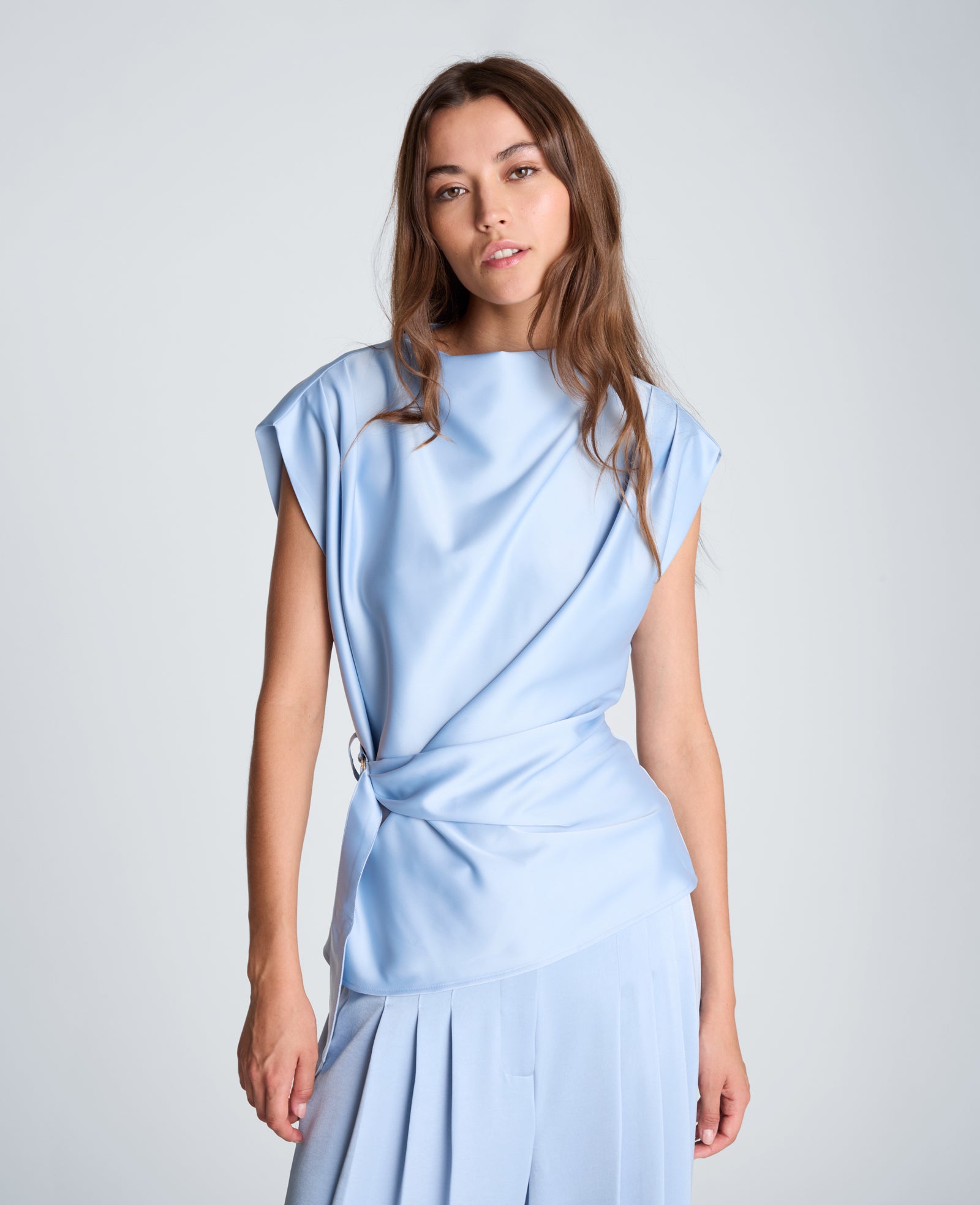 Kenneth Cole Reaction Clothing Belted Drape Neck Blouse blusa blu XS satin