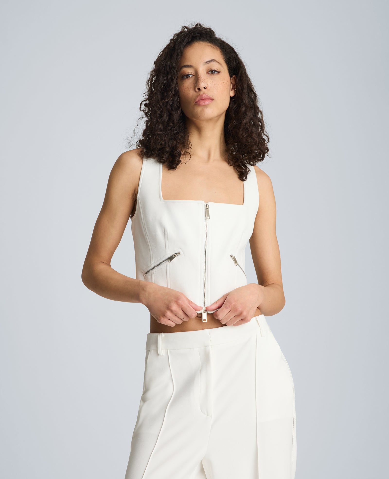 Kenneth Cole Reaction Clothing Fitted Zip Front Bodice with Zip Pockets top bianco cropped