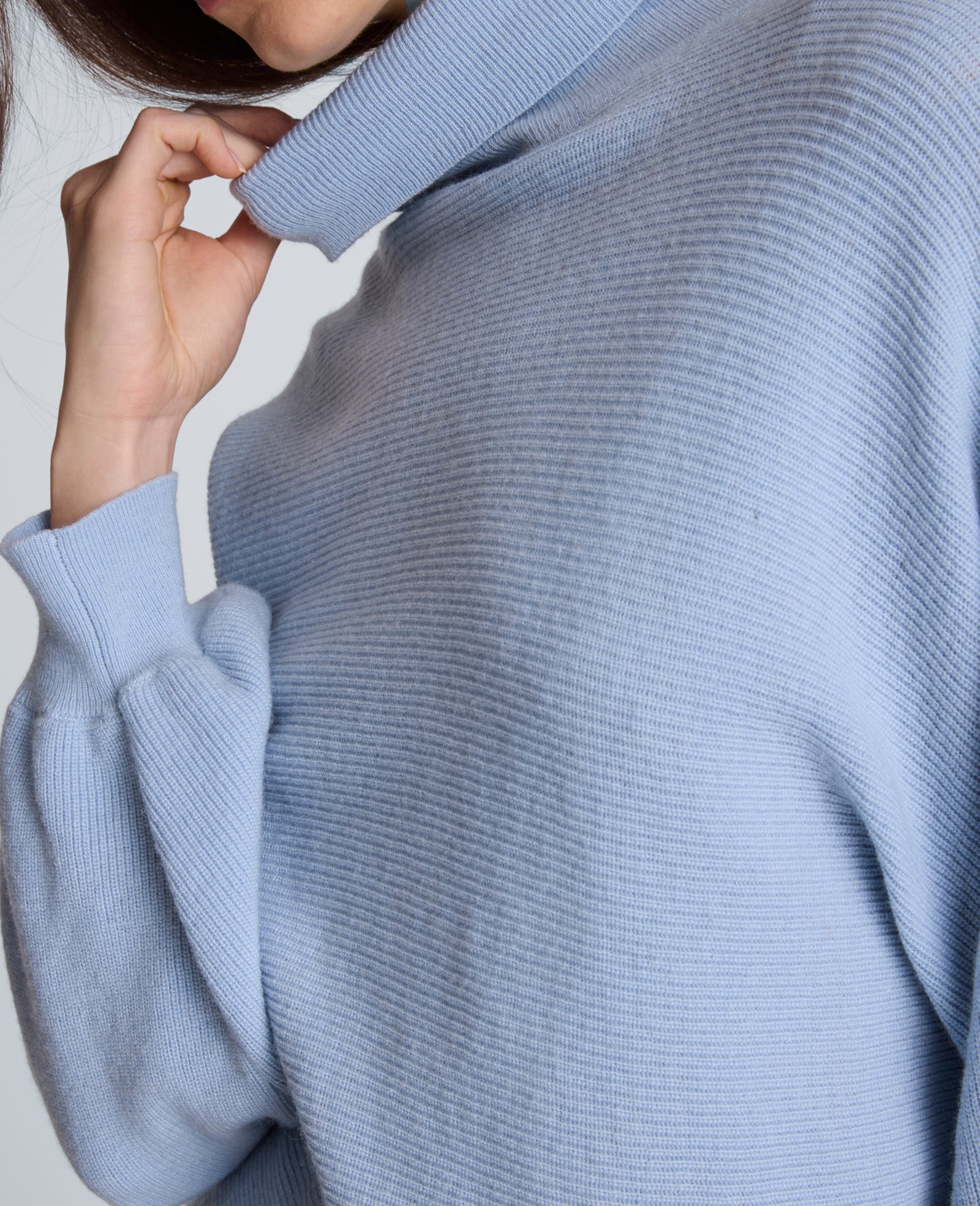 Kenneth Cole Reaction Clothing Horizontal Shaker Crop Turtleneck maglione dolcevita corto blu