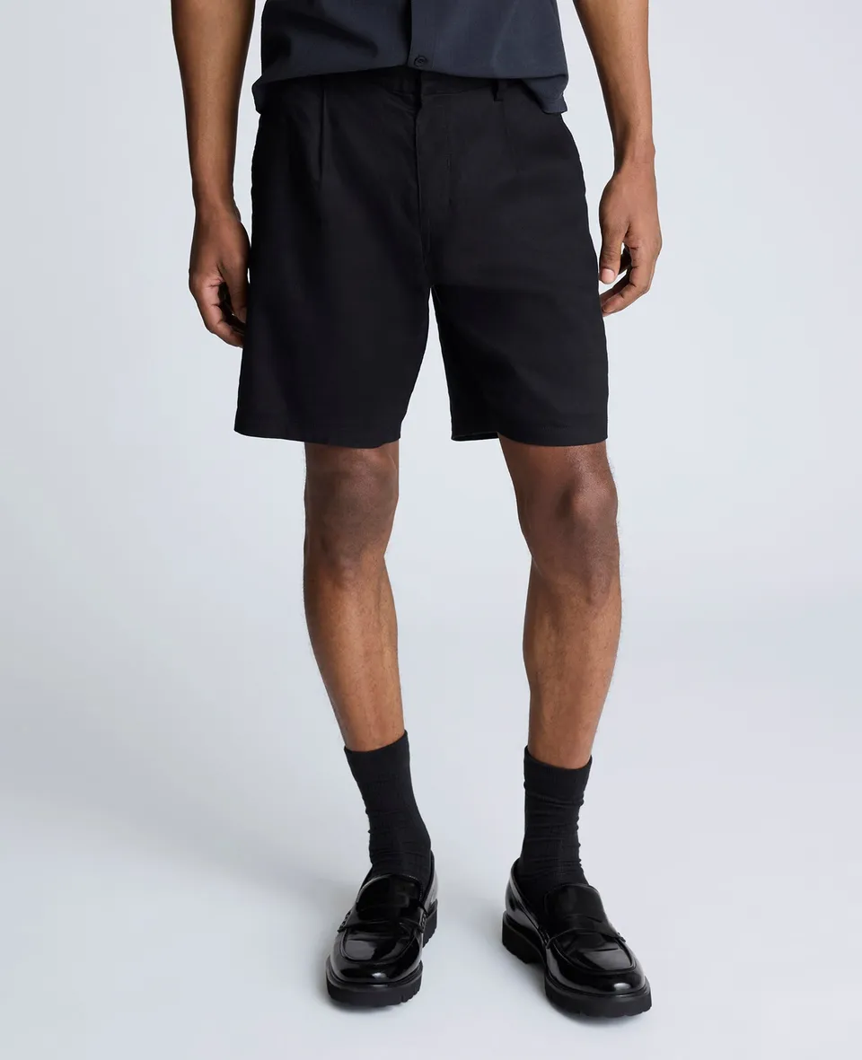 Kenneth Cole Reaction Clothing Performance Pleated Linen Short nero in lino