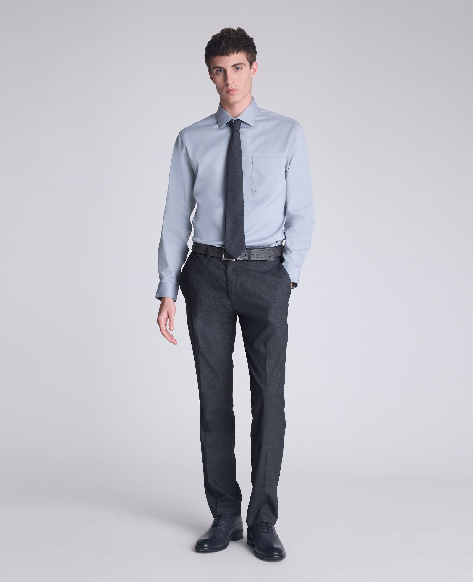 Kenneth Cole Reaction Clothing REACTION Slim-Fit Button-Down Dress Shirt camicia grigio pietra