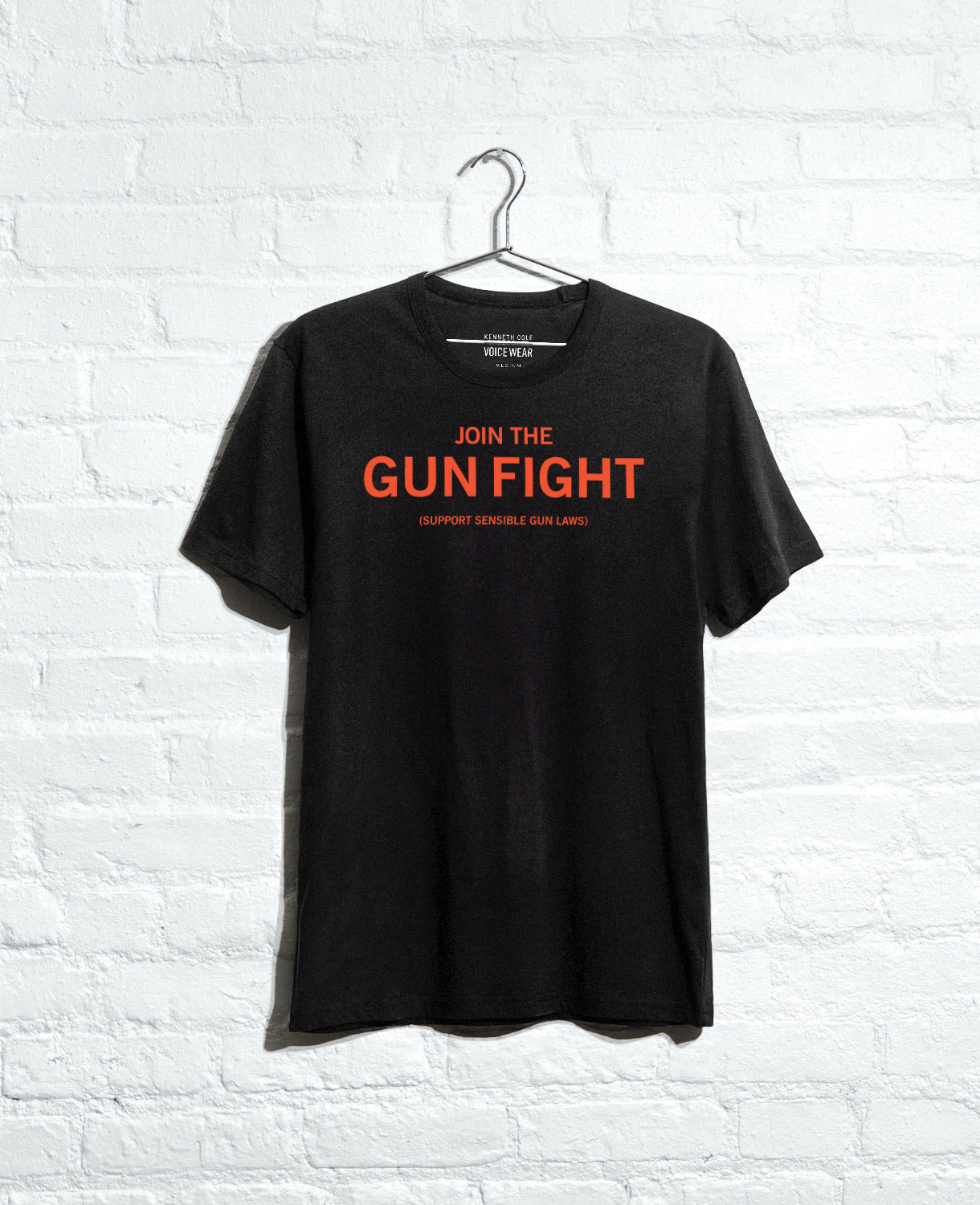Kenneth Cole Reaction Clothing Site Exclusive! Join The Gun Fight T-Shirt maglietta nera