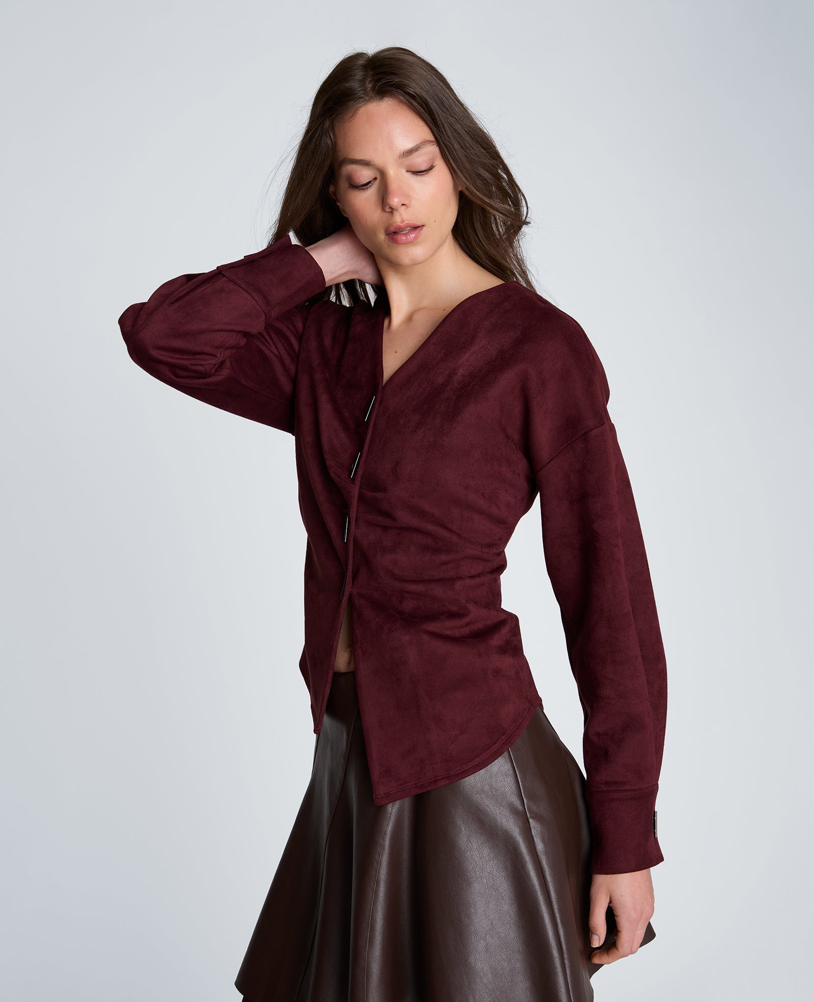 Kenneth Cole Reaction Clothing Front Button Shirt with Assymetrical Hem camicia Sugar Beet in scuba suede