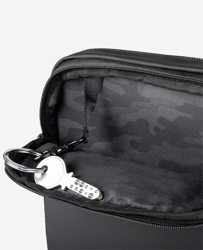 Kenneth Cole Reaction Bags Ryder Crossbody Belt Bag Marsupio Nero Organizzato