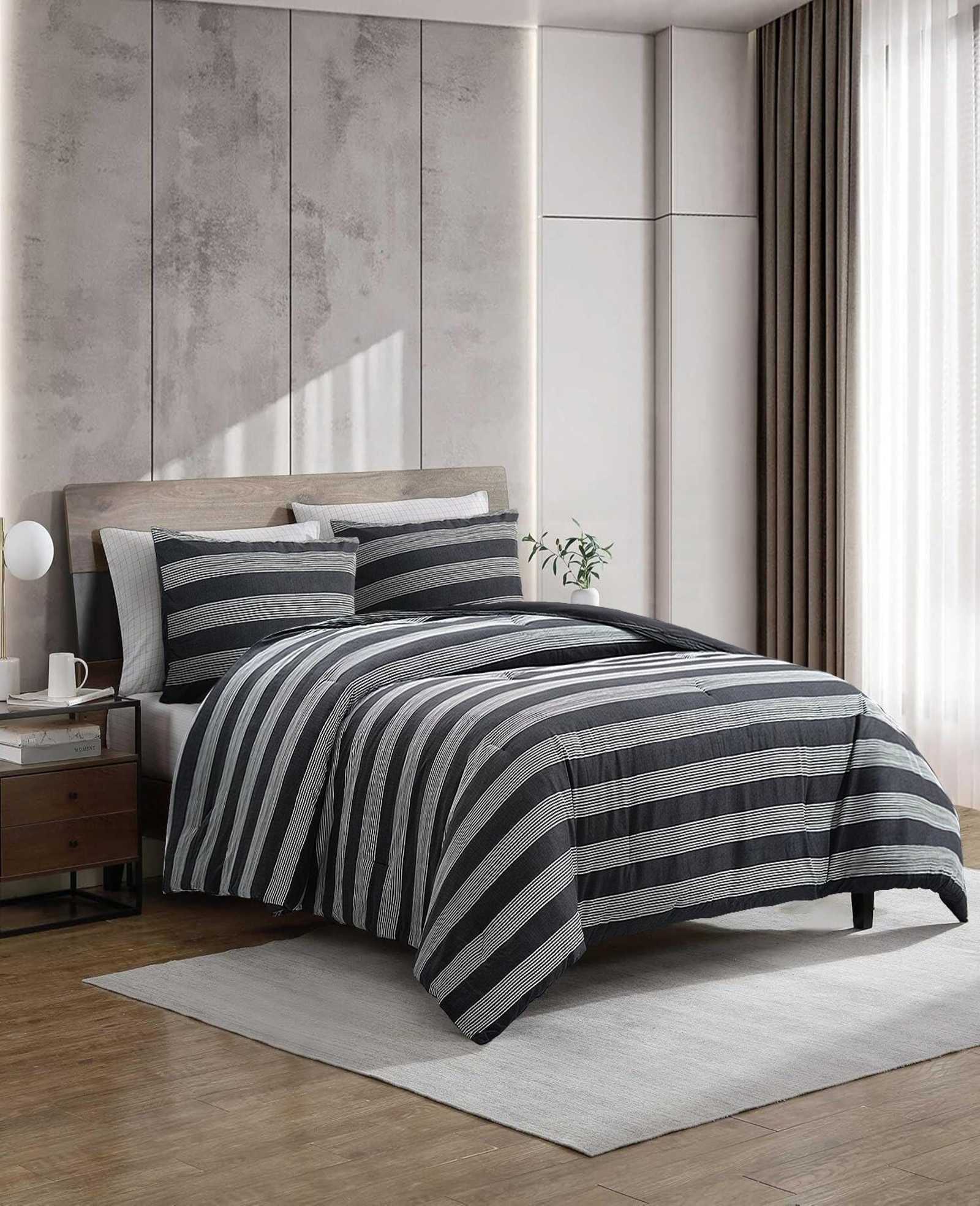 Kenneth Cole Reaction Home & Bedding Banded Stripe Textured Comforter Set copriletto grigio Queen