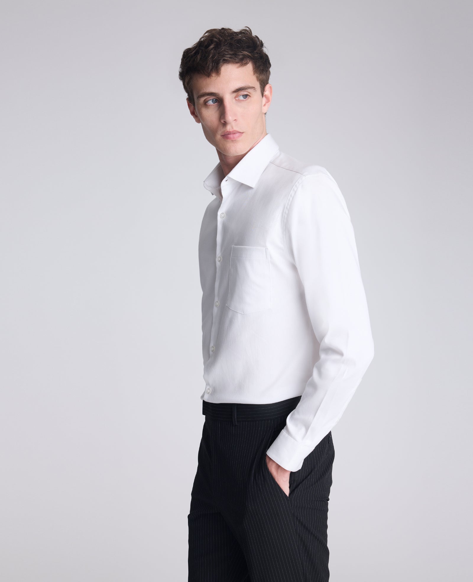 Kenneth Cole Reaction REACTION Slim-Fit Button-Down Dress Shirt camicia bianca slim