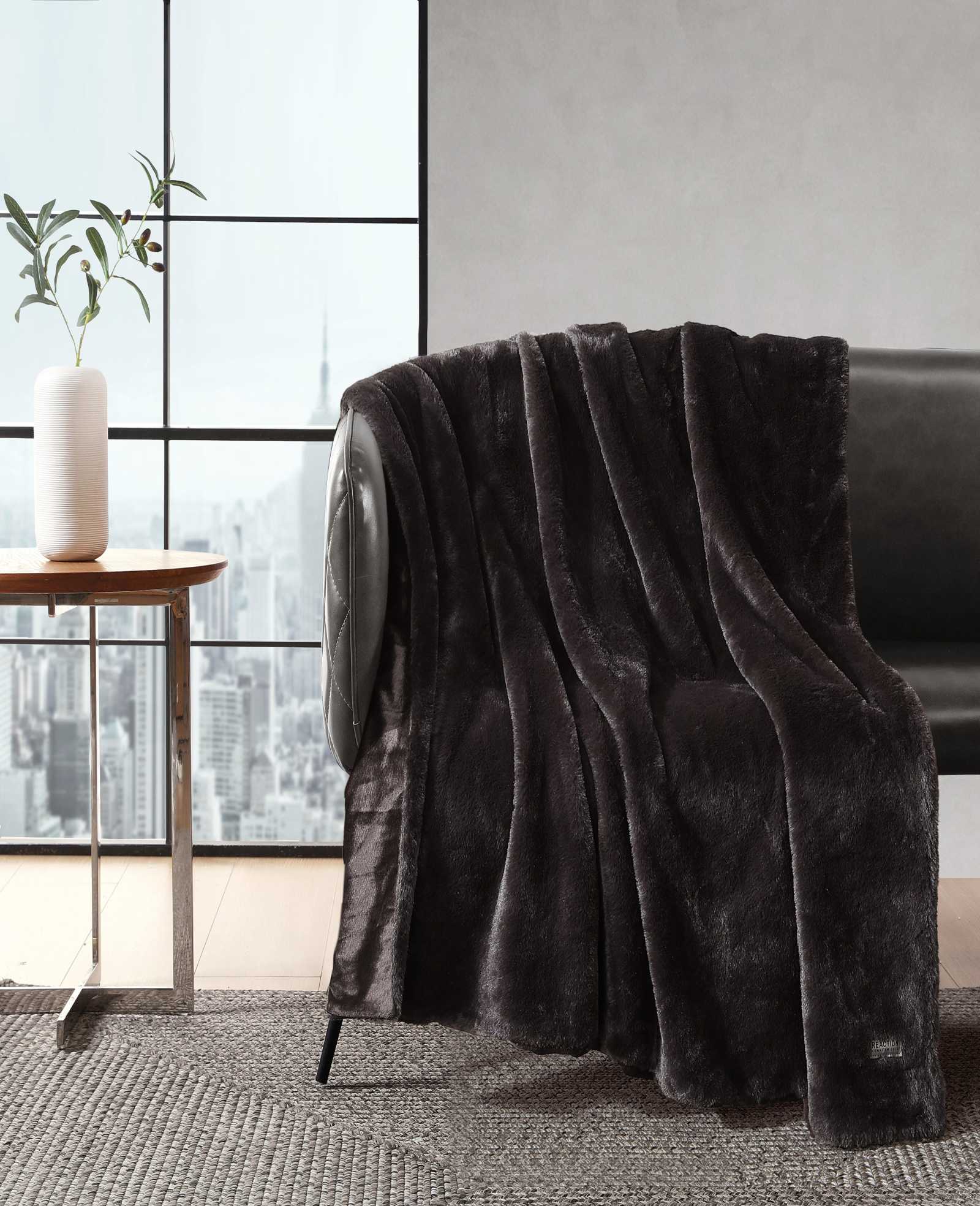 Kenneth Cole Reaction Faux Fur Solid Throw Blanket coperta marrone 127 x 152 cm ecopelliccia