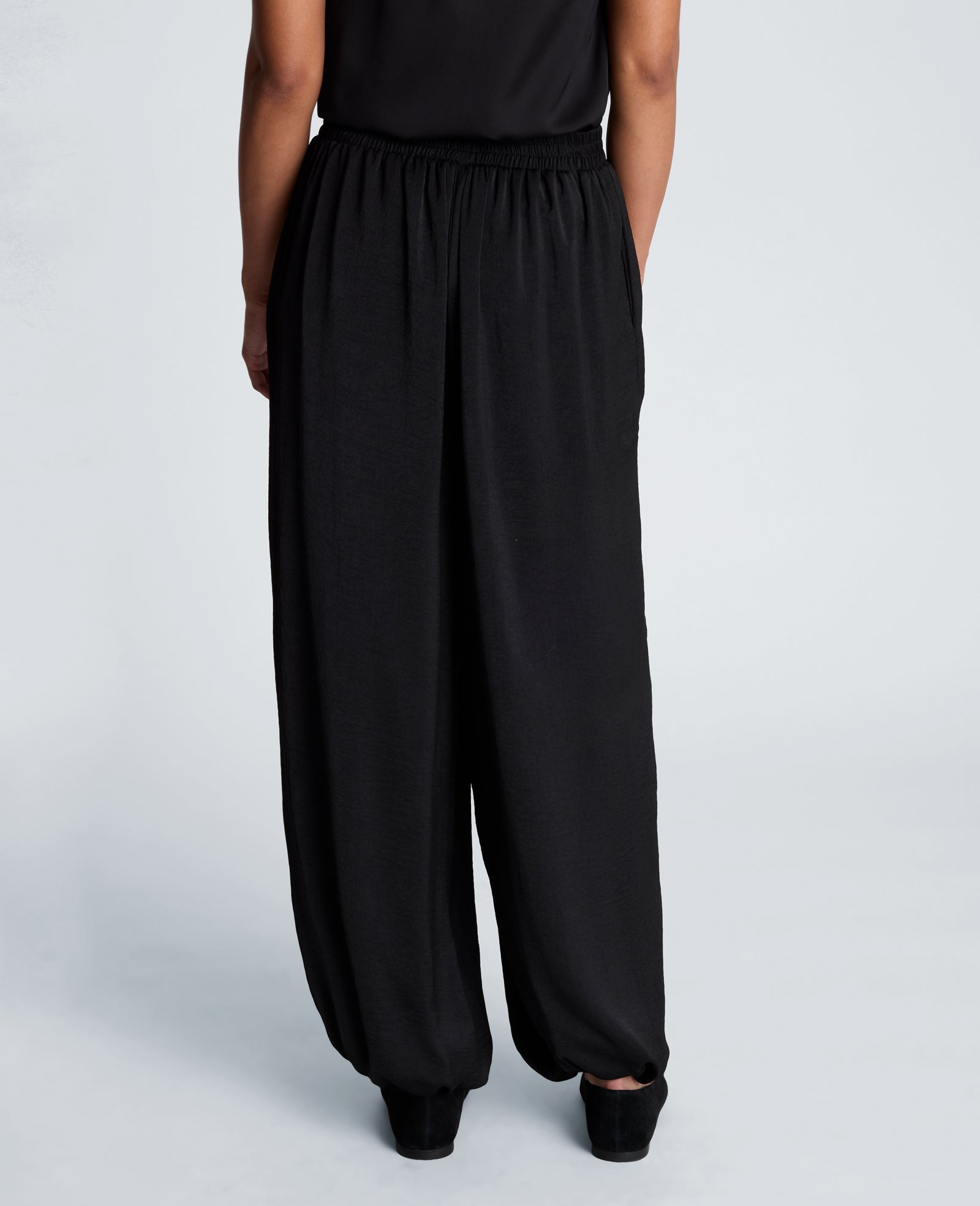 Kenneth Cole Reaction Clothing Pull On Balloon Leg Pant pantaloni neri in raso