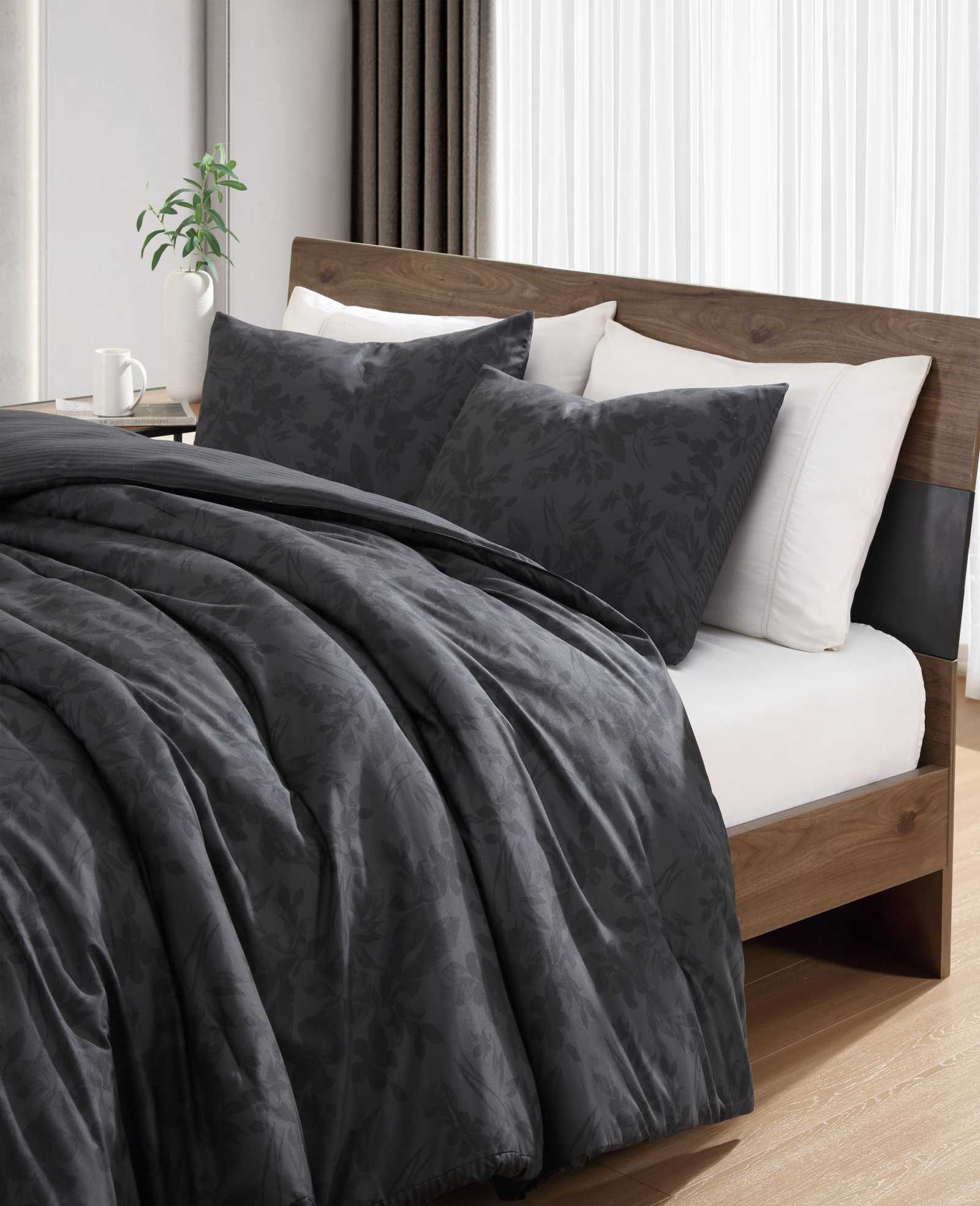 Kenneth Cole Reaction Home & Bedding Silhouette Floral Comforter + Sham Set set piumino antracite