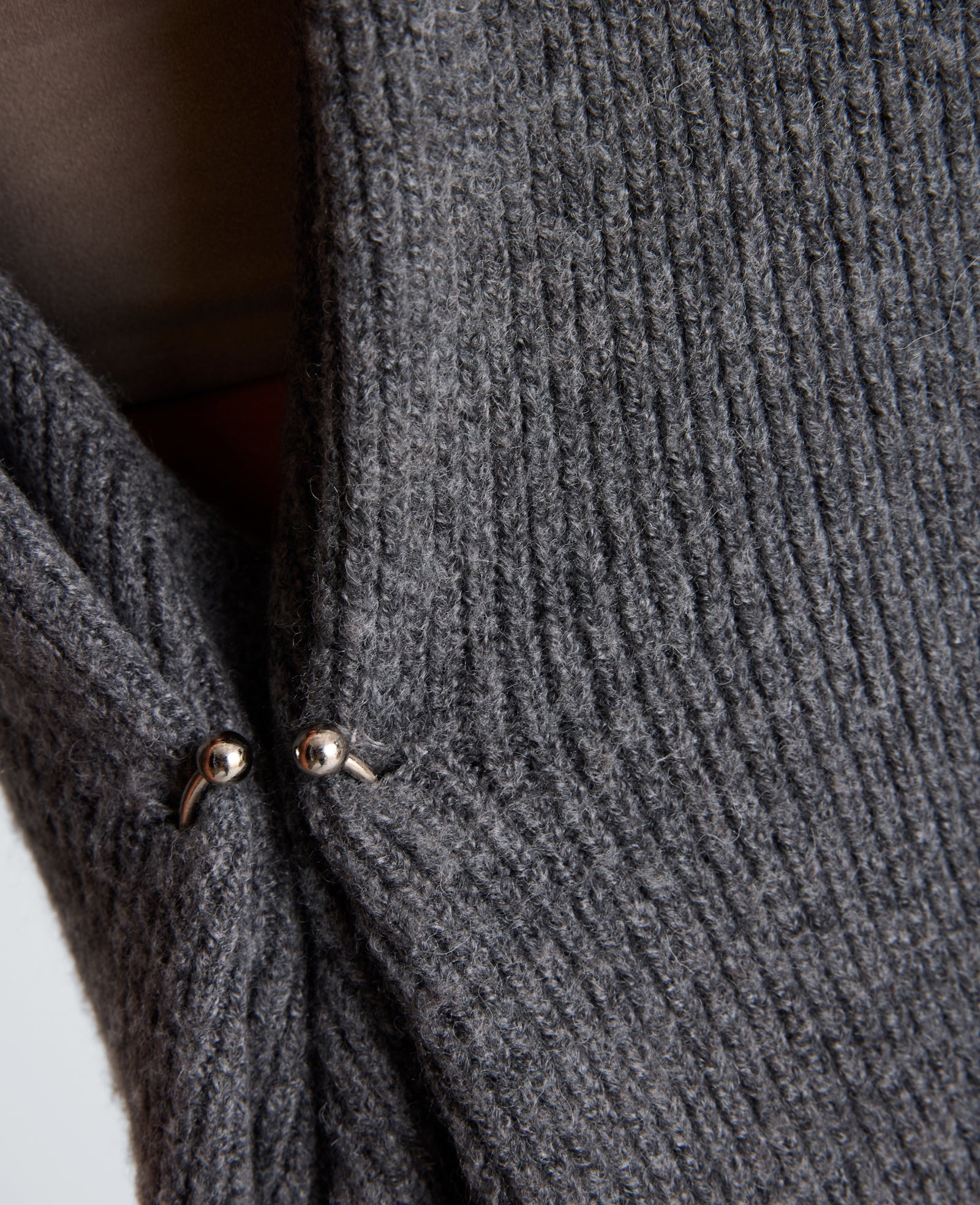 Kenneth Cole Reaction Clothing Mock Neck Sweater with Side Pleats maglia grigia senza maniche