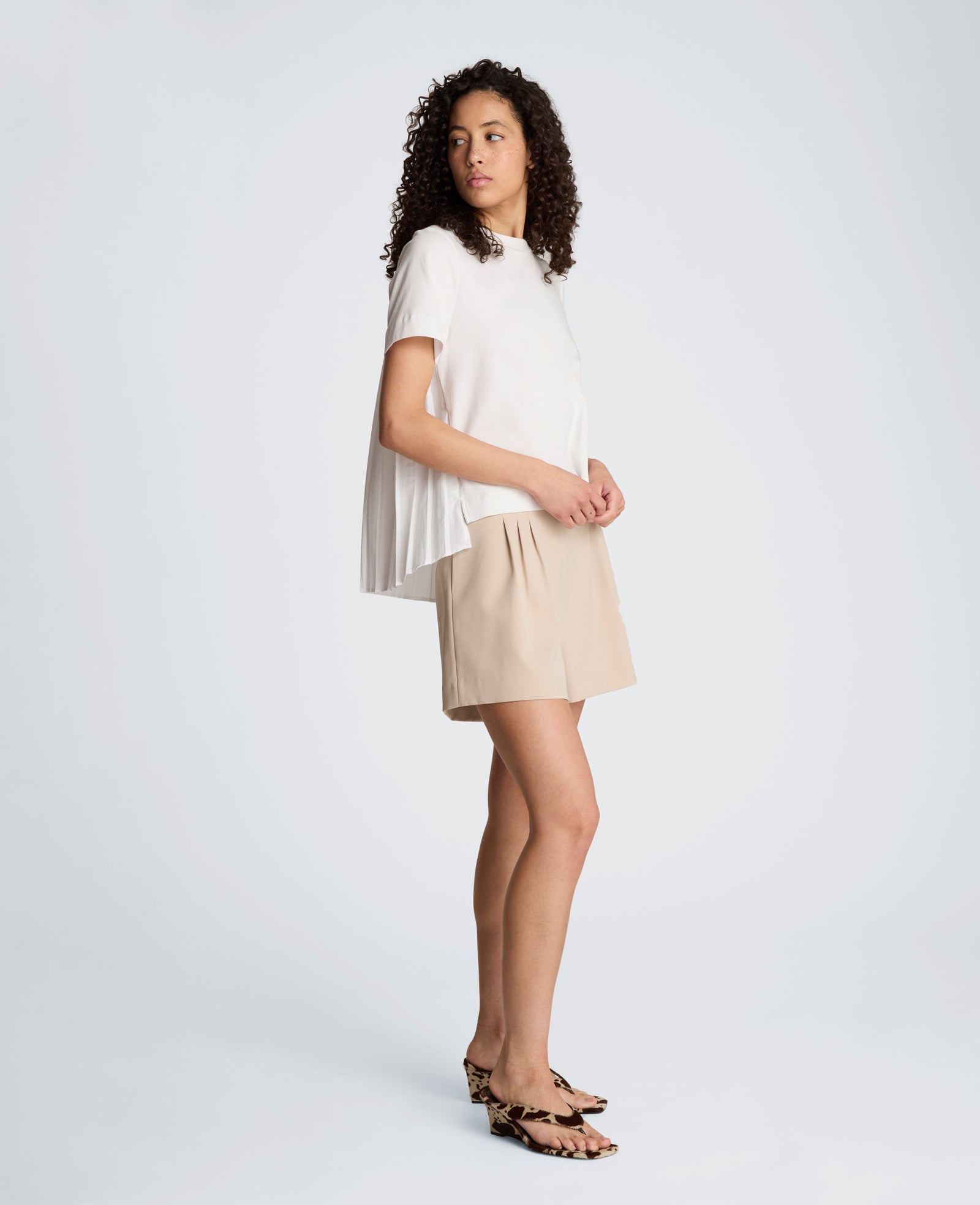 Kenneth Cole Reaction Clothing Vision Twill High Rise Side Zip Short shorts taupe vita alta
