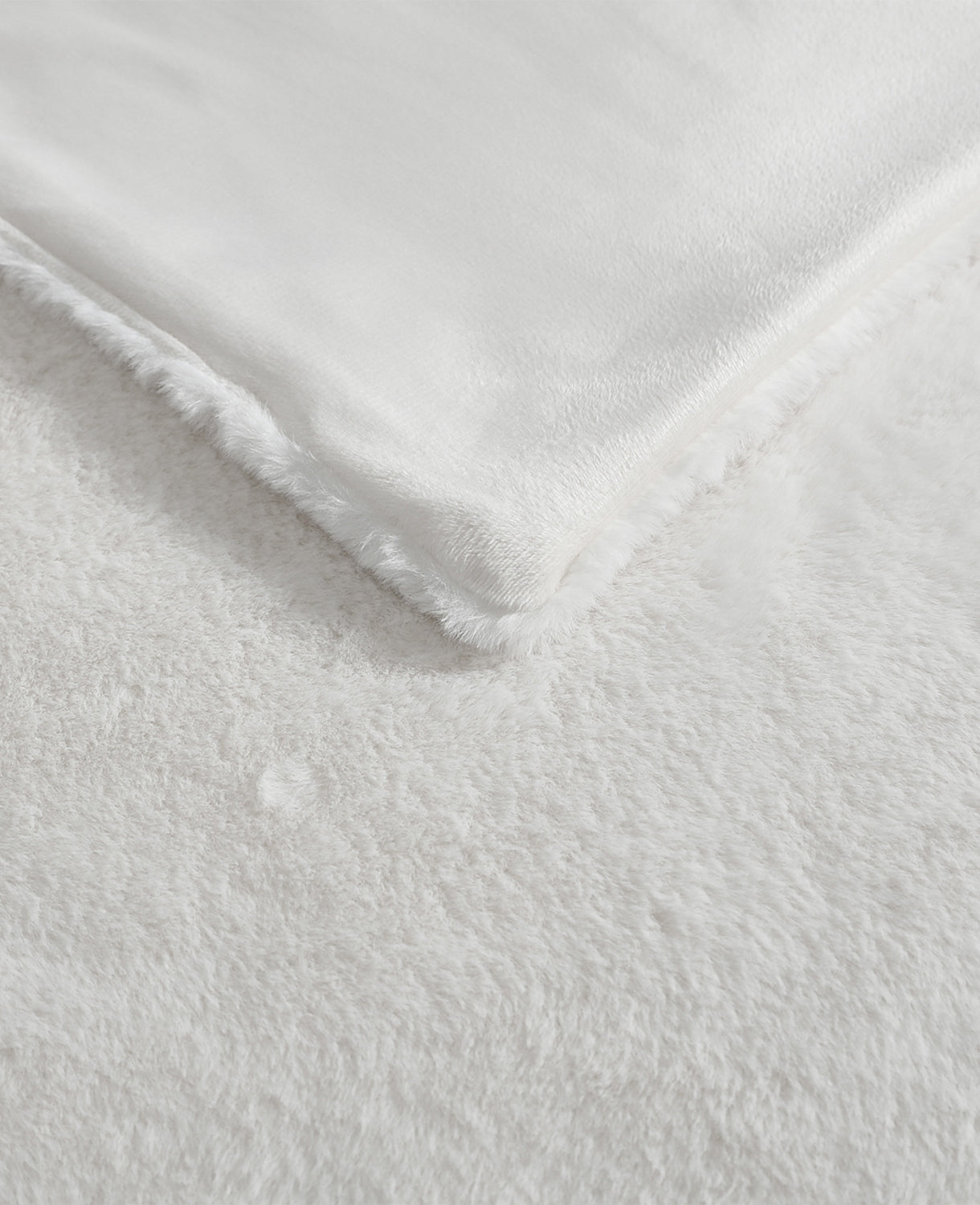 Kenneth Cole Reaction Home & Bedding Faux Fur Solid Throw Blanket coperta bianca 127 × 152 cm morbida