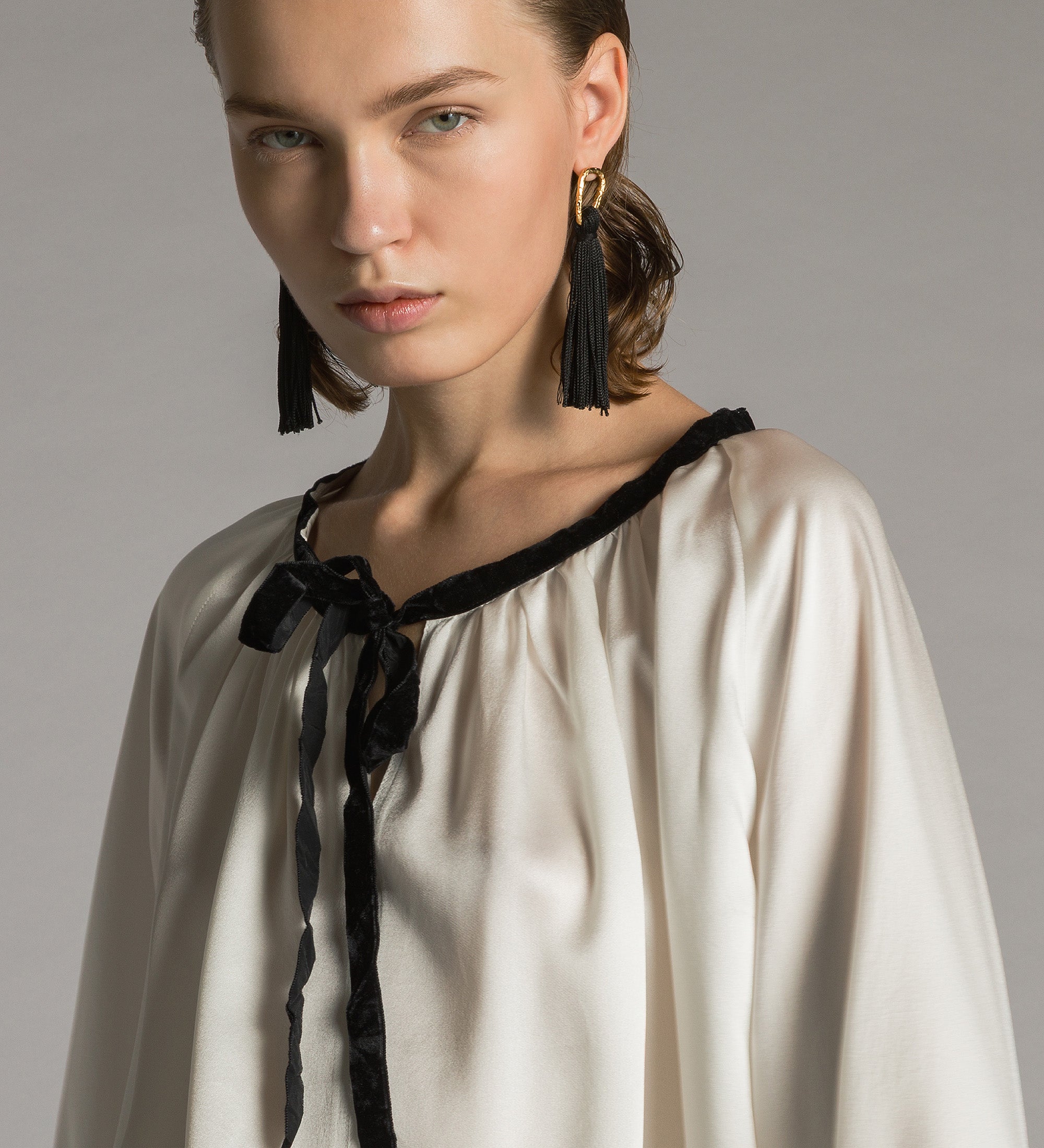Forte camicie heavy silk satin blouse with a velvet bow blusa bianca
