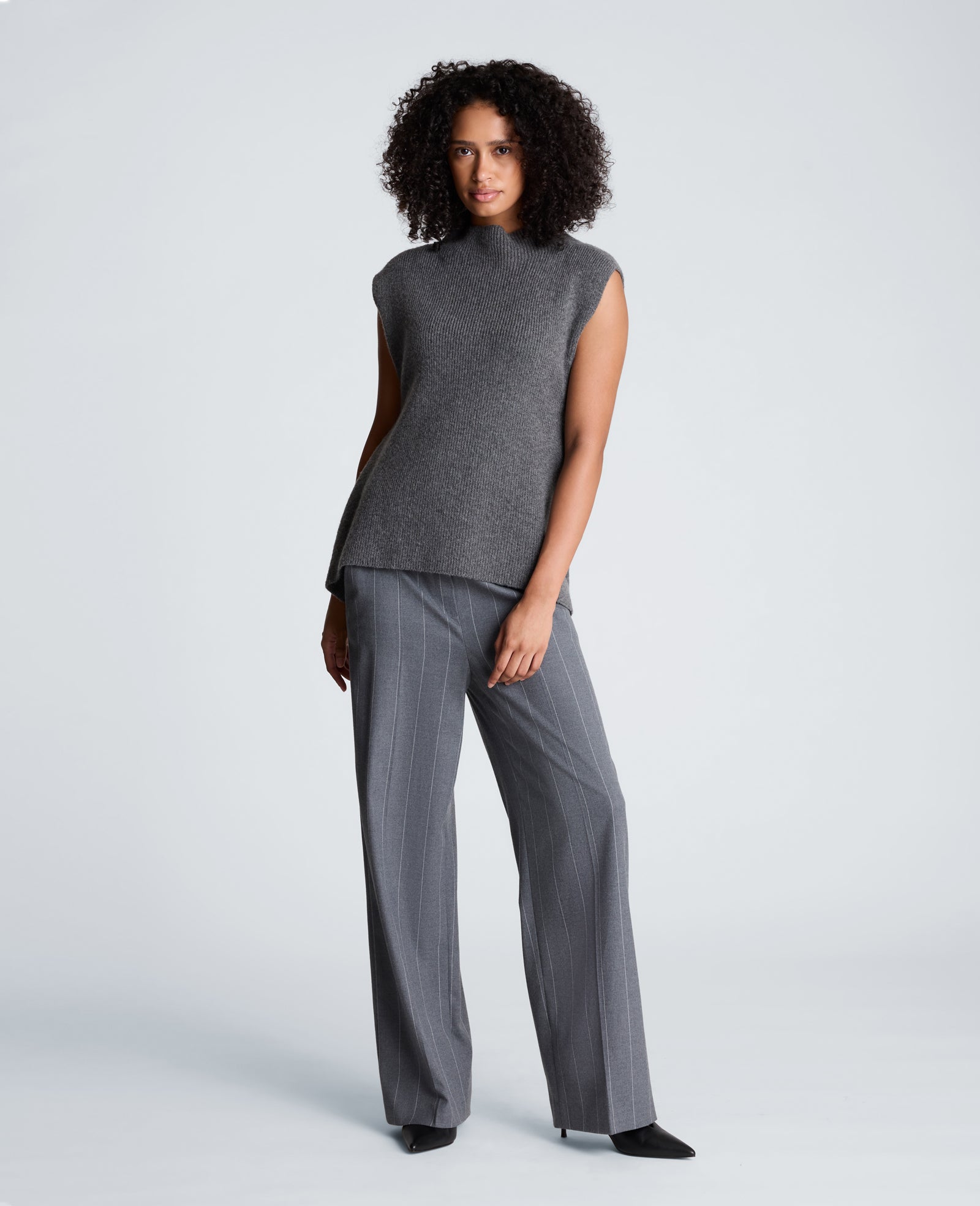 Kenneth Cole Reaction Clothing Mock Neck Sweater with Side Pleats maglia grigia senza maniche