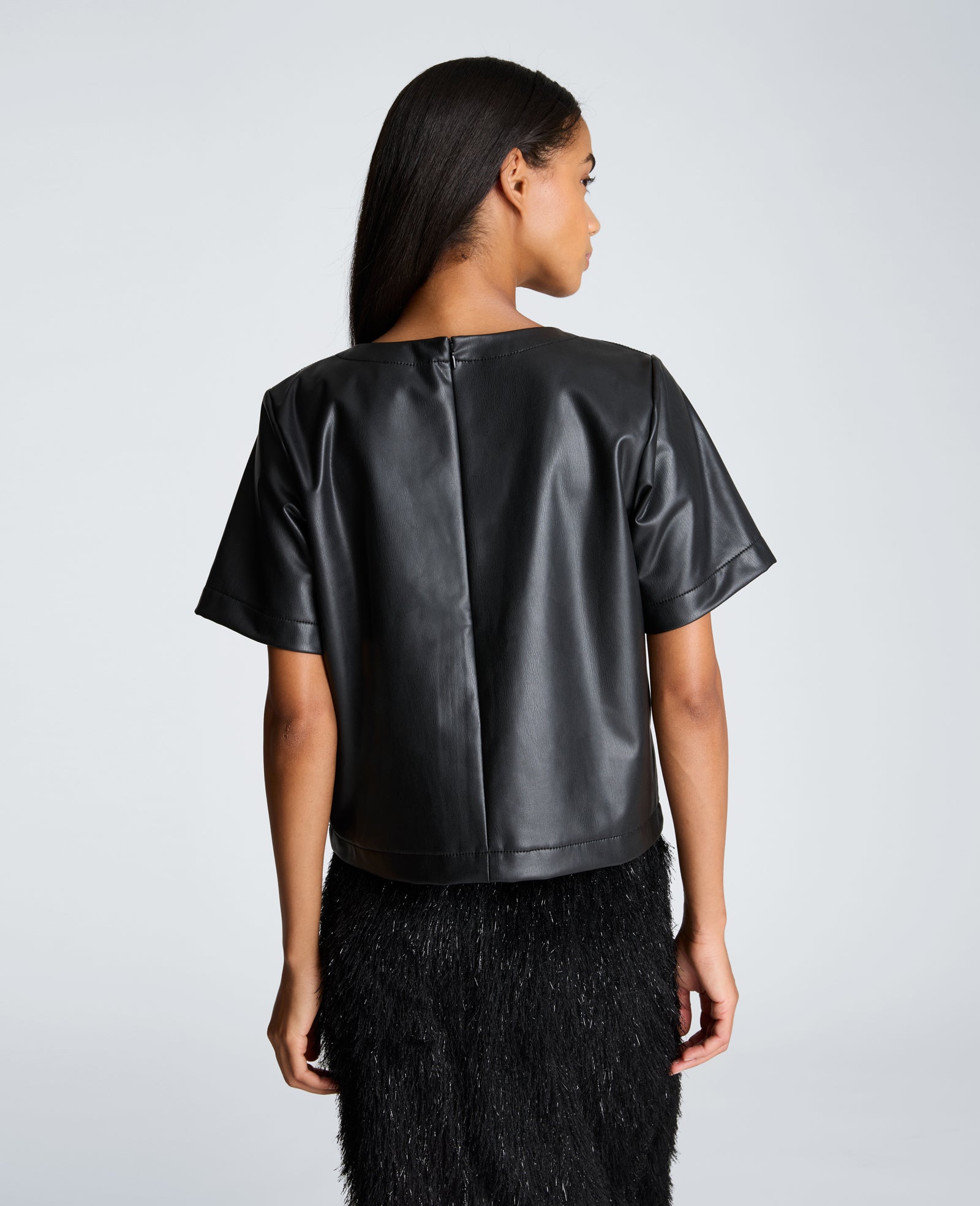 Kenneth Cole Reaction Clothing Short Sleeve Cropped Tee maglia corta nera
