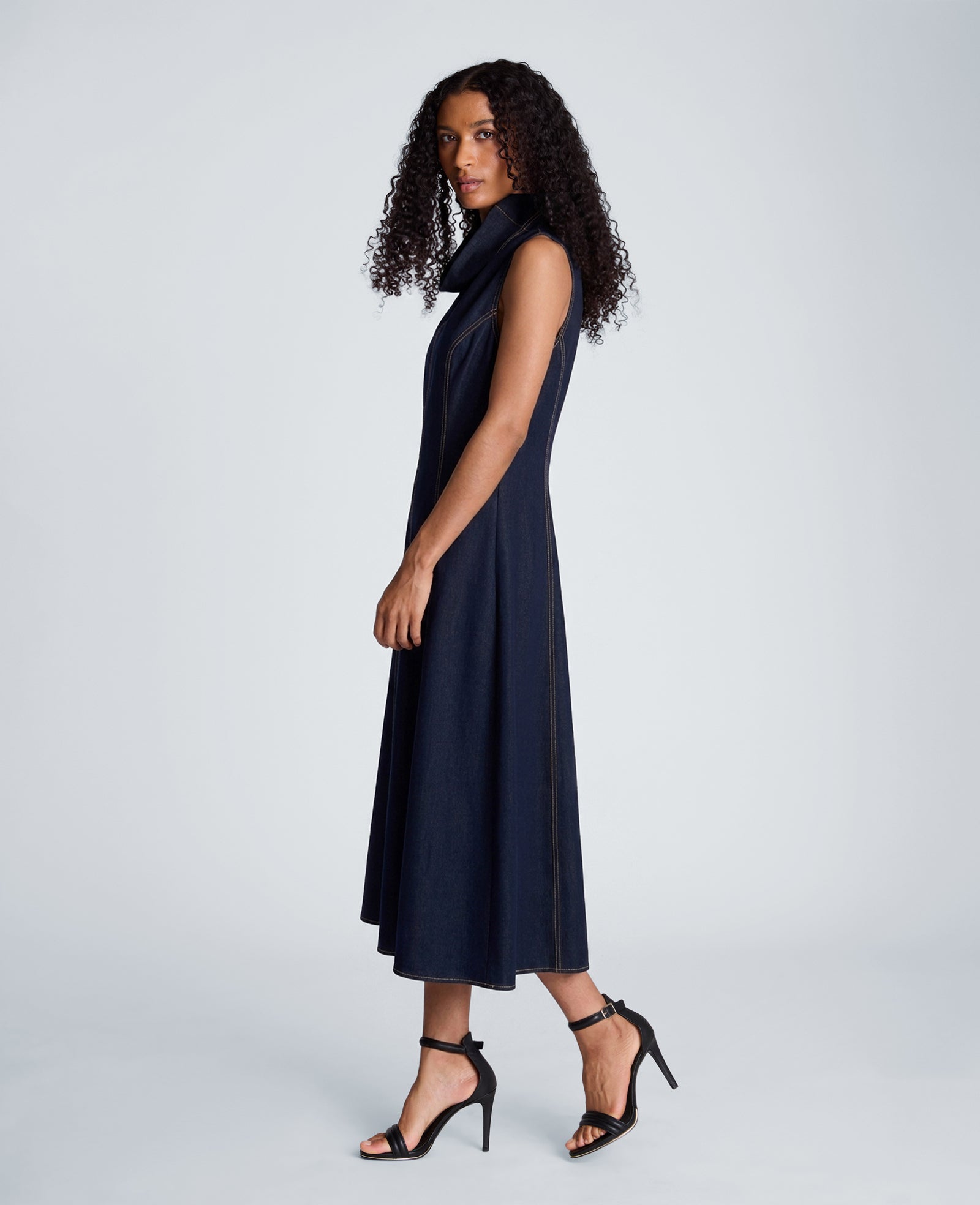 Kenneth Cole Reaction Clothing High Stand Collar Denim Midi Dress abito midi indaco effetto denim smanicato