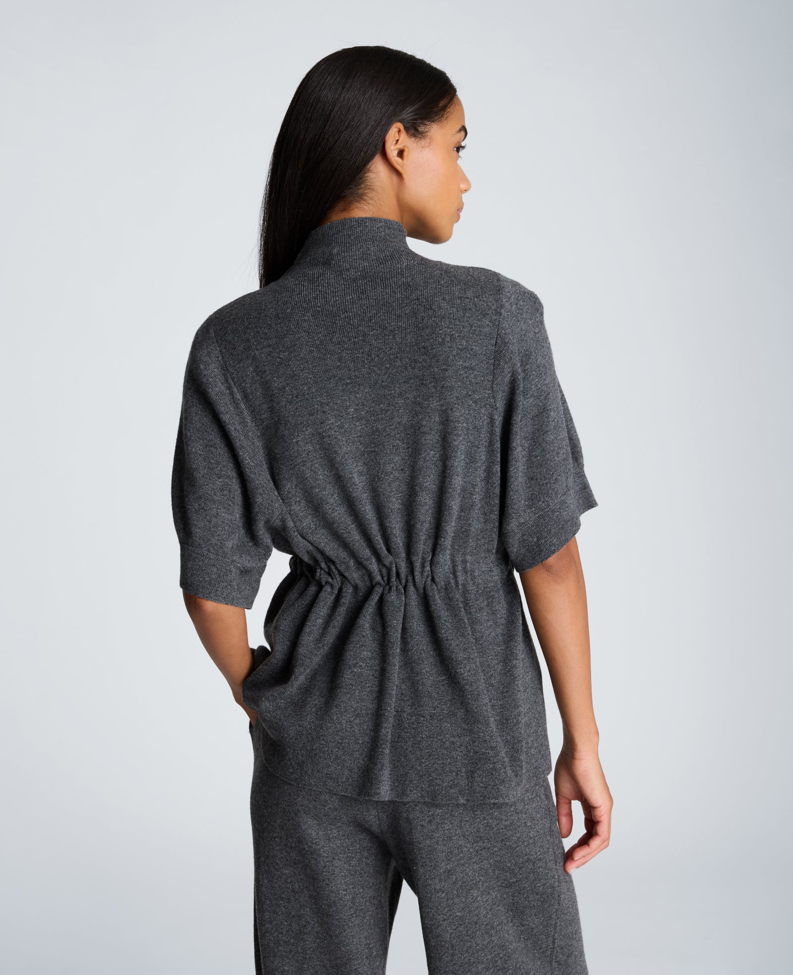 Kenneth Cole Reaction Clothing Short Sleeve Tunnel Belt Mock Neck Sweater maglia grigio scuro collo alto