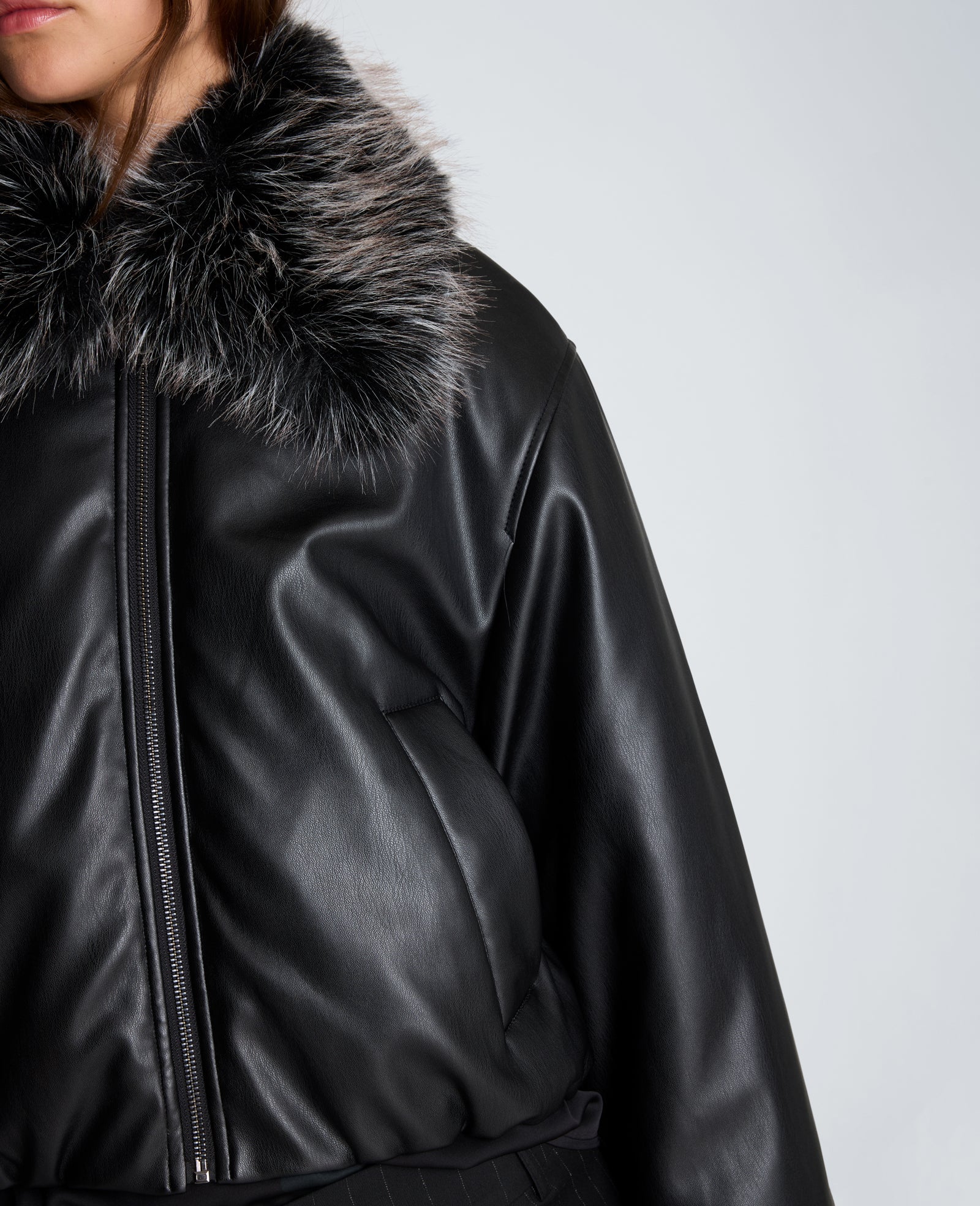 Kenneth Cole Reaction Clothing Cropped Puffer with Removeable Fur Collar giacca nera multicolore con collo removibile