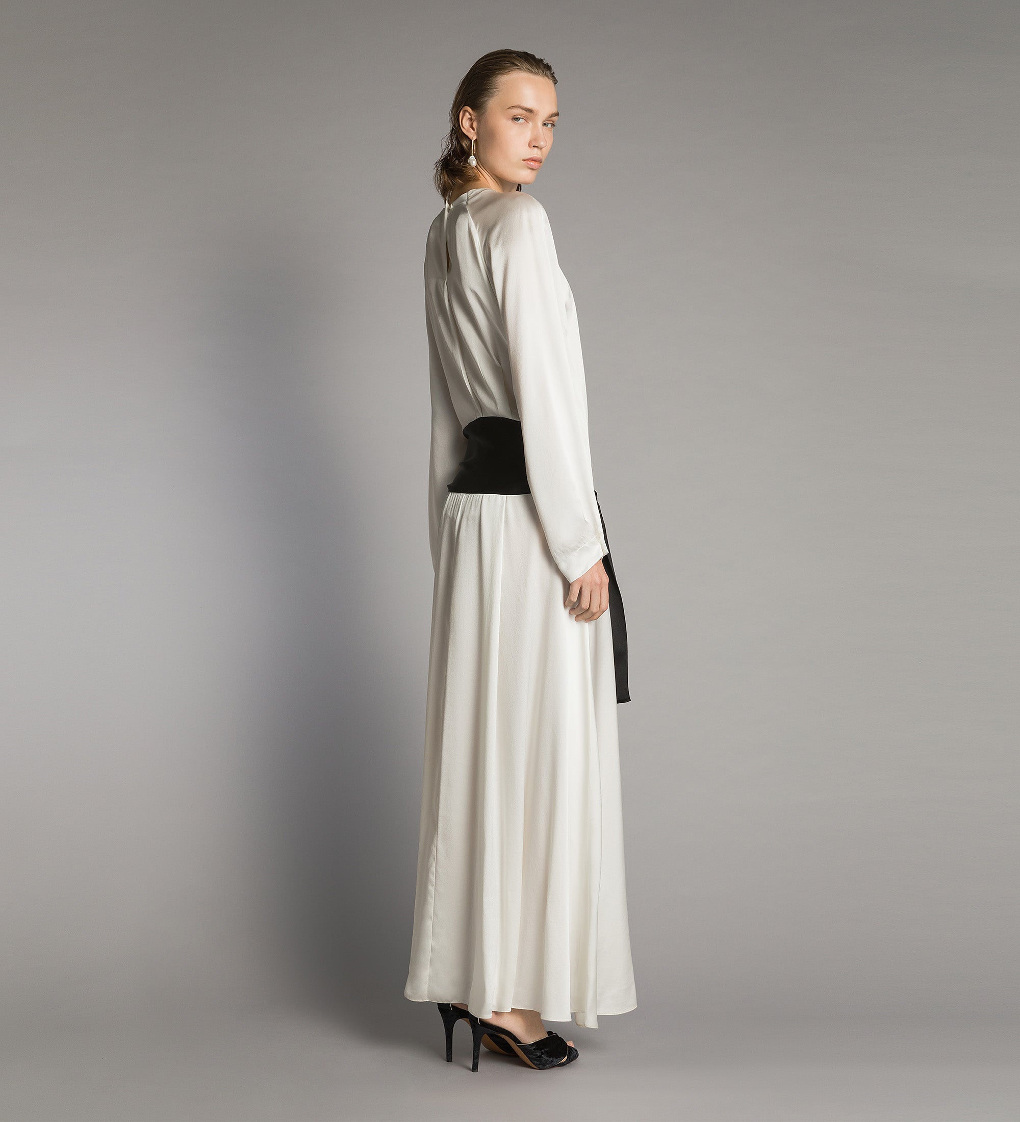 Forte abiti Heavy Silk Satin Dress With Sash Diamond bianco abito lungo in seta