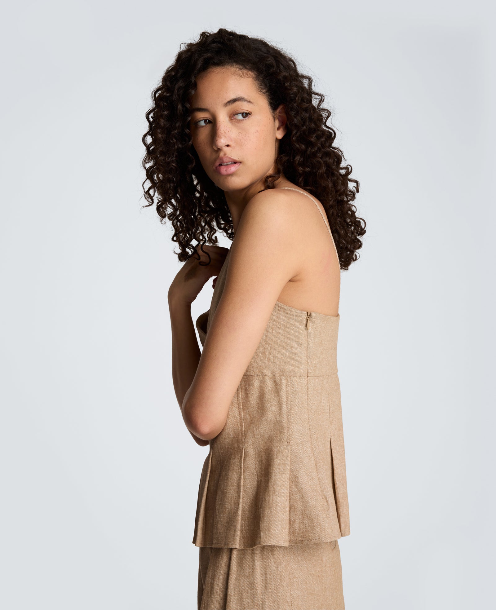Kenneth Cole Reaction Clothing Linen Fitted Cami top color taupe melange in lino