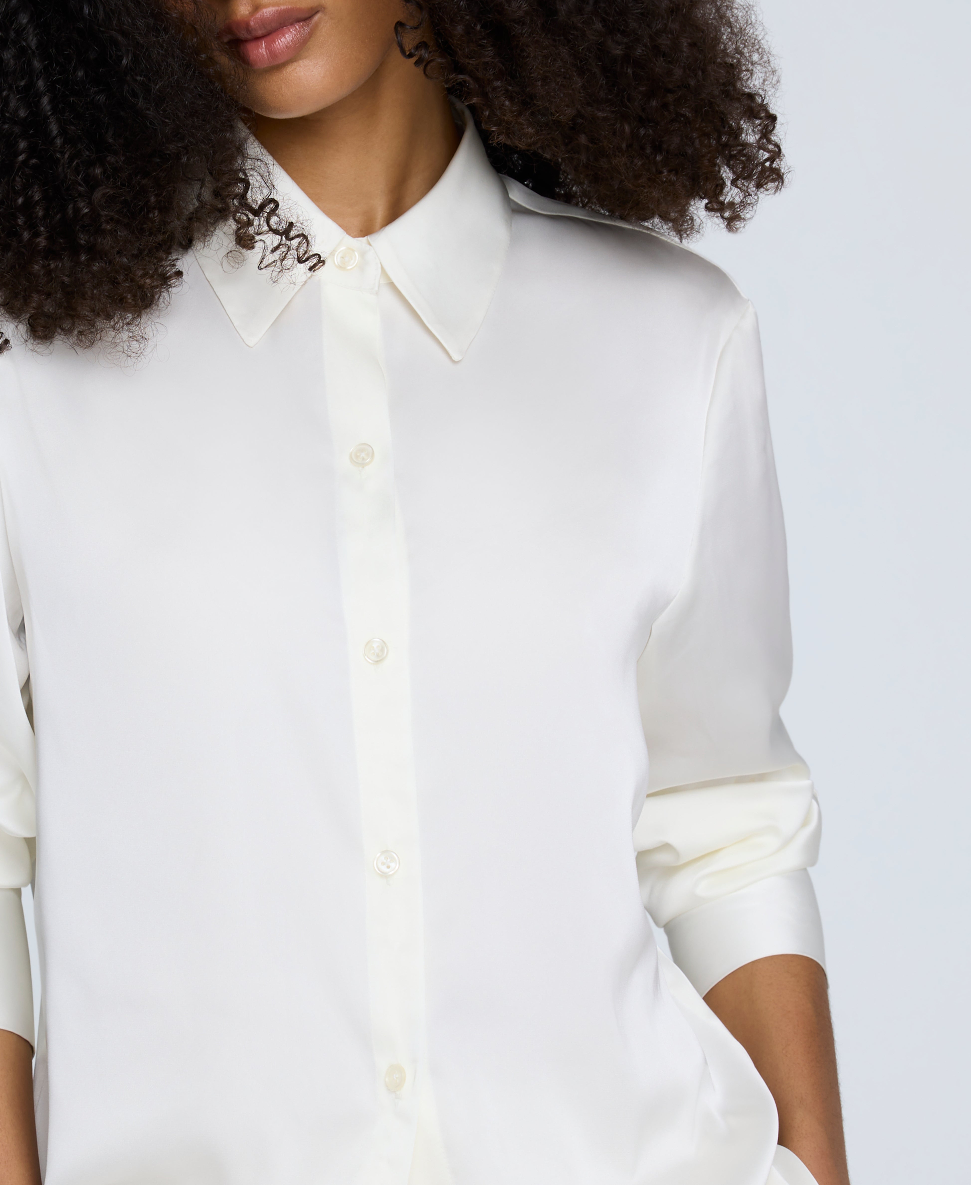 Kenneth Cole Reaction Clothing Satin Button Front camicia oyster in raso