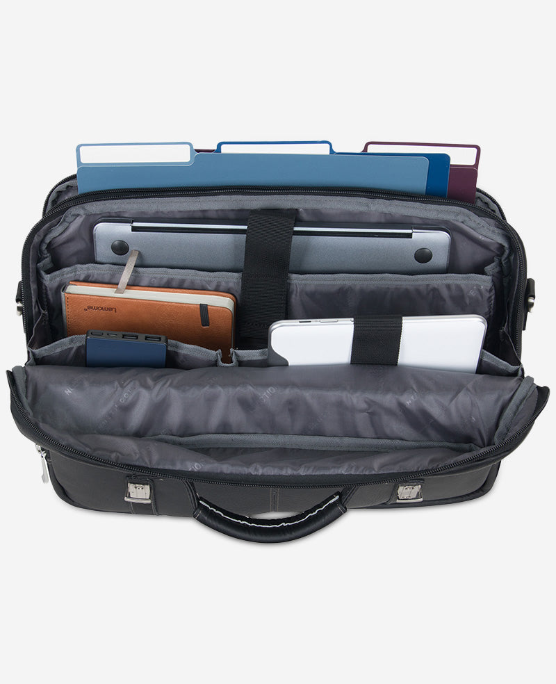 Kenneth Cole Reaction Bags Colombian Leather Flapover Messenger Bag borsa messenger nera