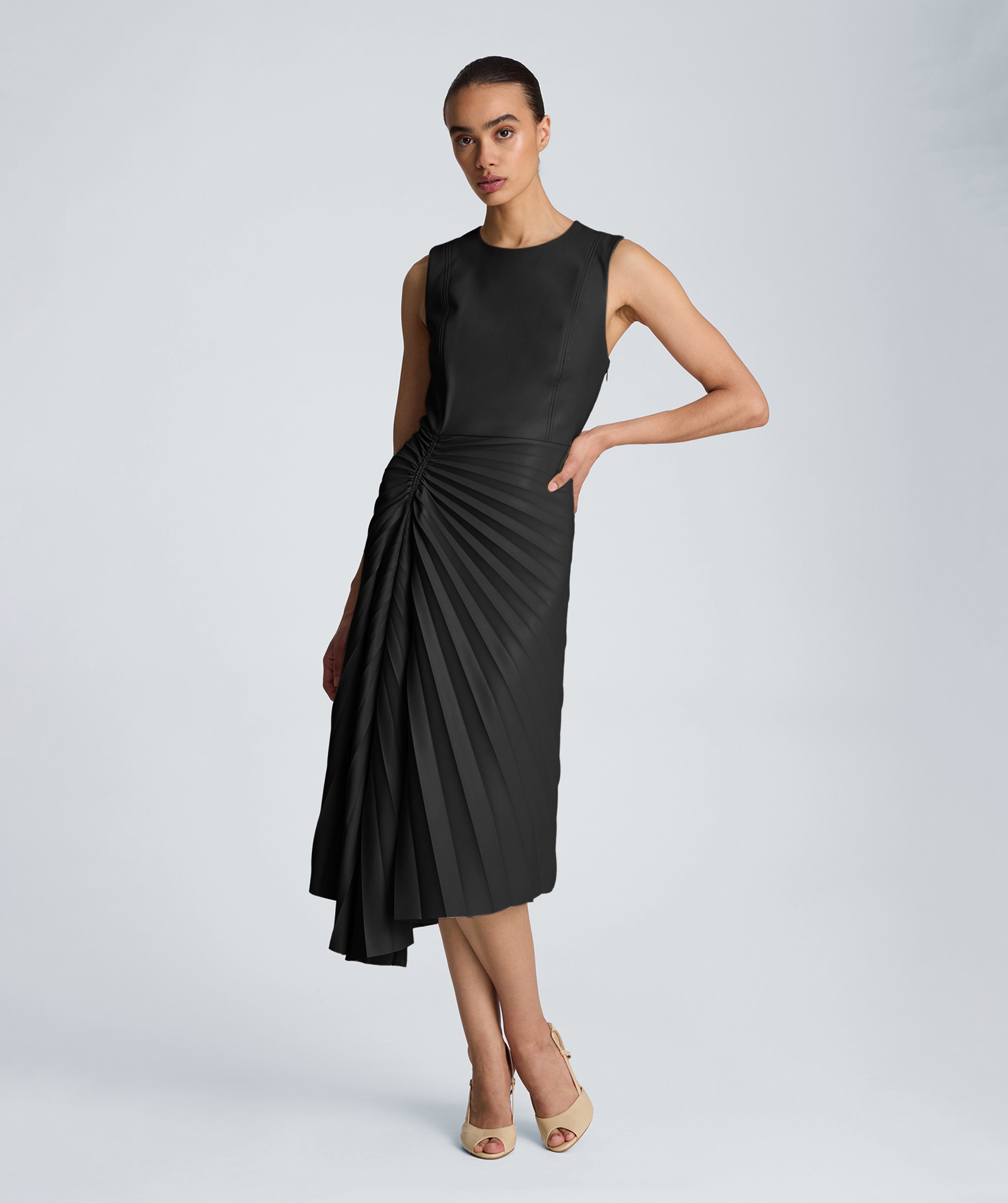 Kenneth Cole Reaction Sunburst Pleat Midi Dress abito midi nero