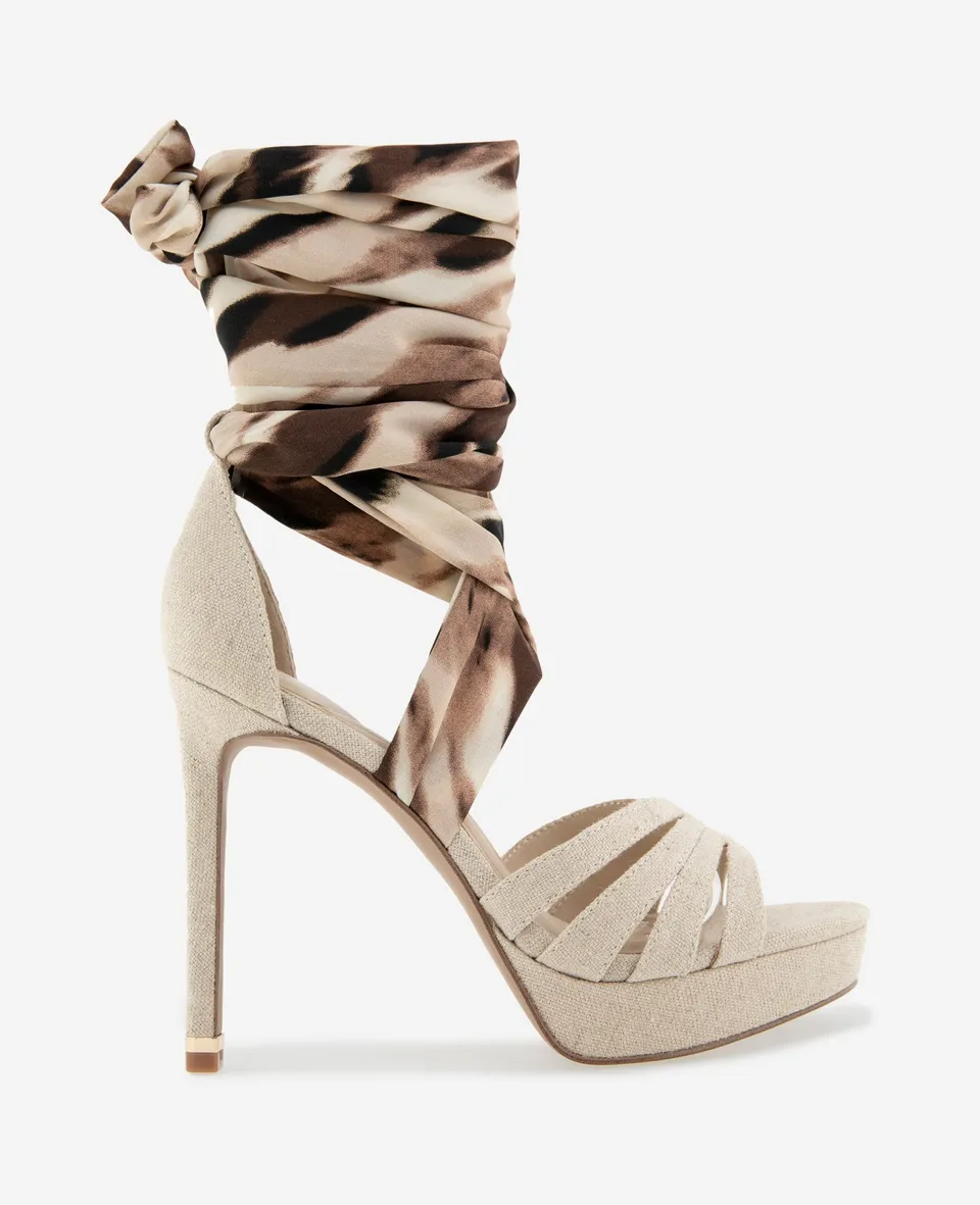 Kenneth Cole Reaction Shoes Nikkii Printed Fabric Wrap Around Platform Heel sandali zeppa tessuto