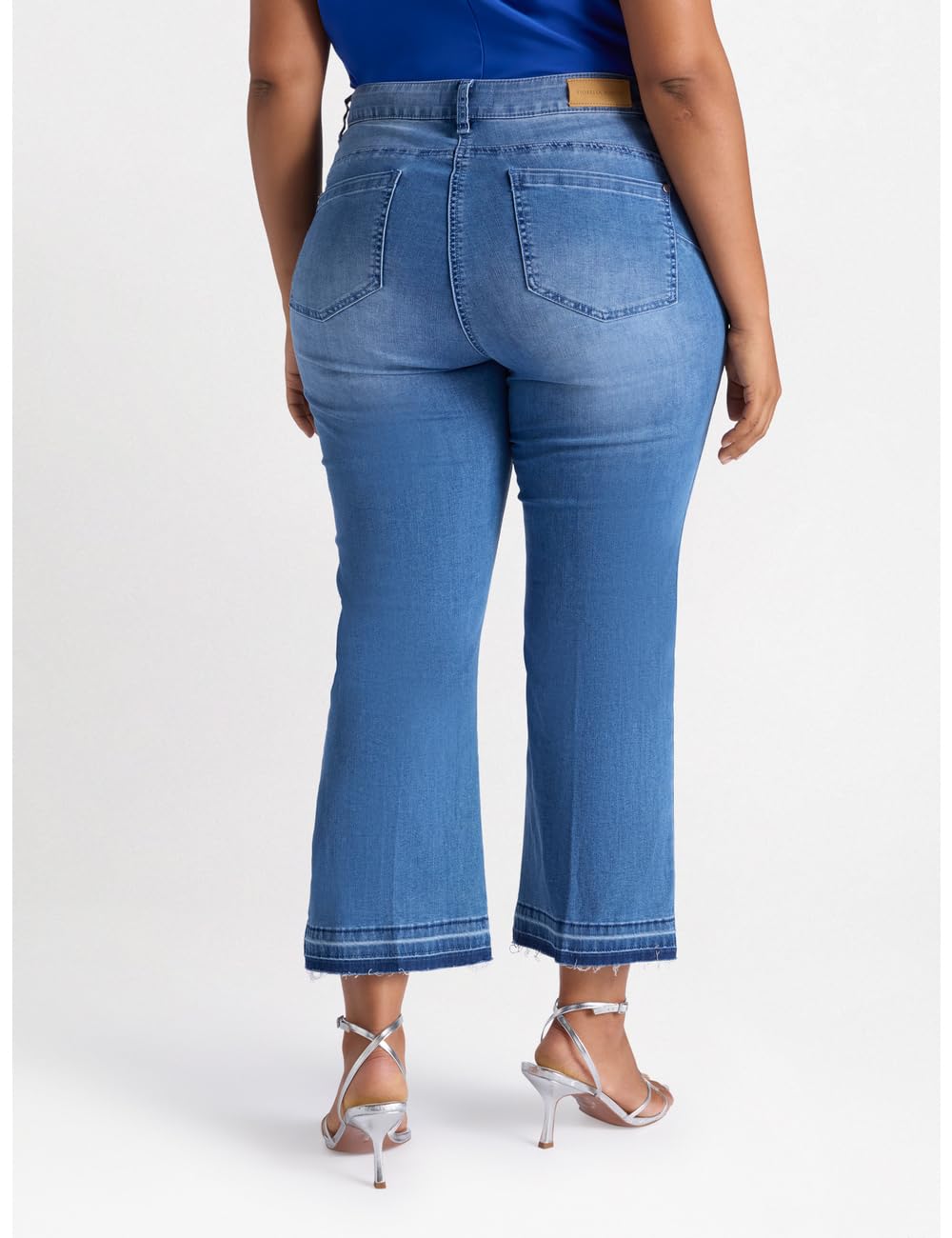 Fiorella Rubino Jeans Cropped, gamba dritta con orlo sfrangiato