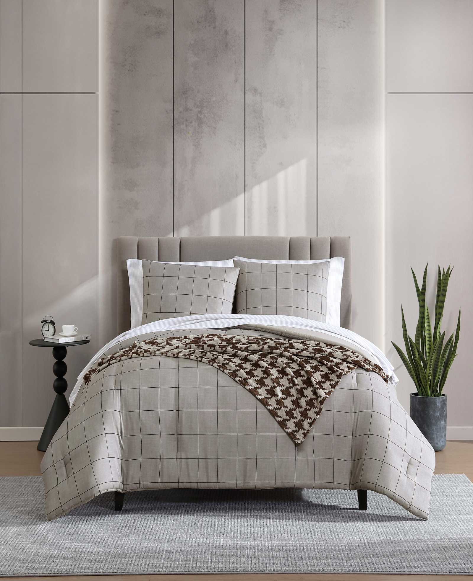 Kenneth Cole Reaction Home & Bedding Holden Grid comforter marrone Queen
