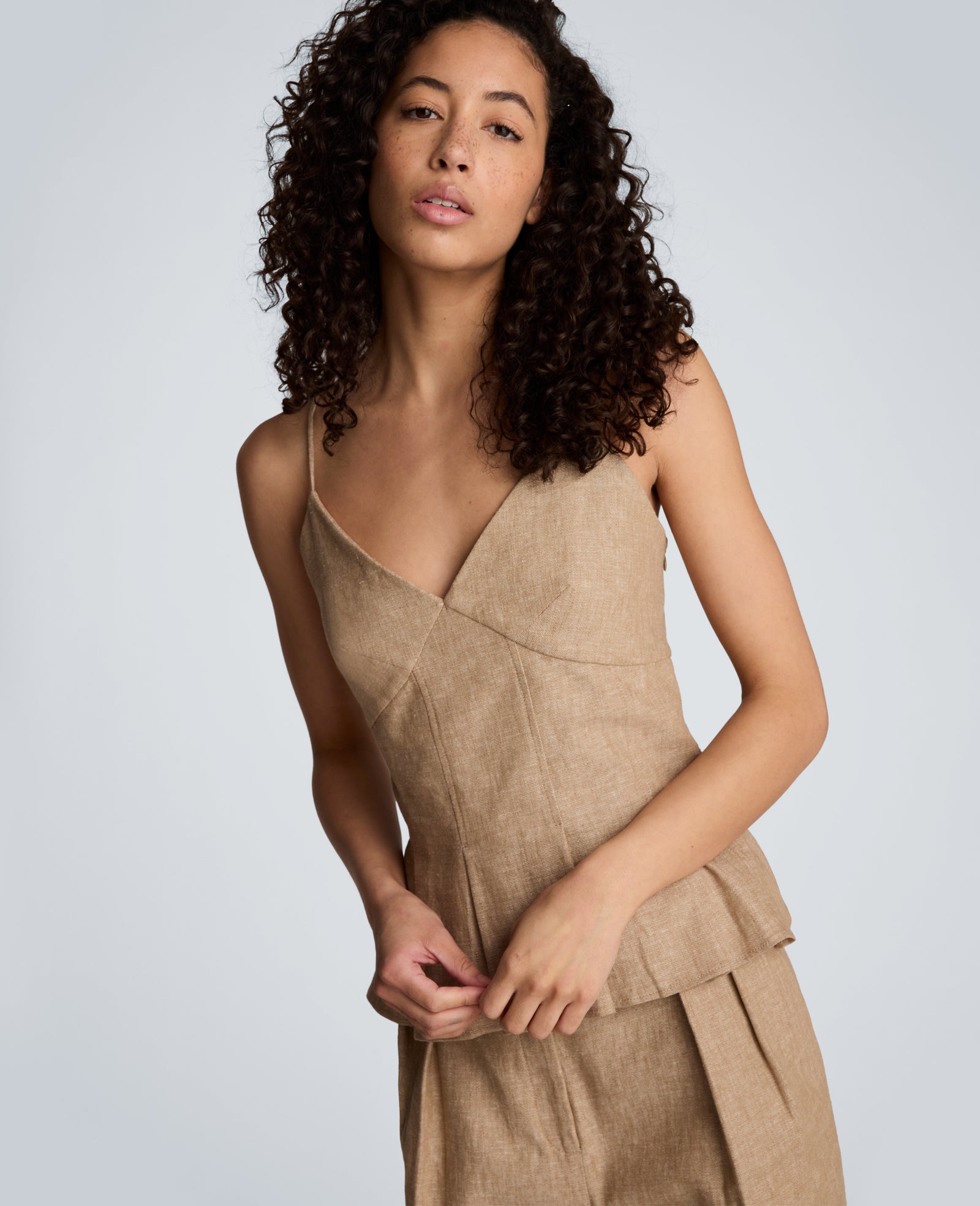 Kenneth Cole Reaction Clothing Linen Fitted Cami top color taupe melange in lino