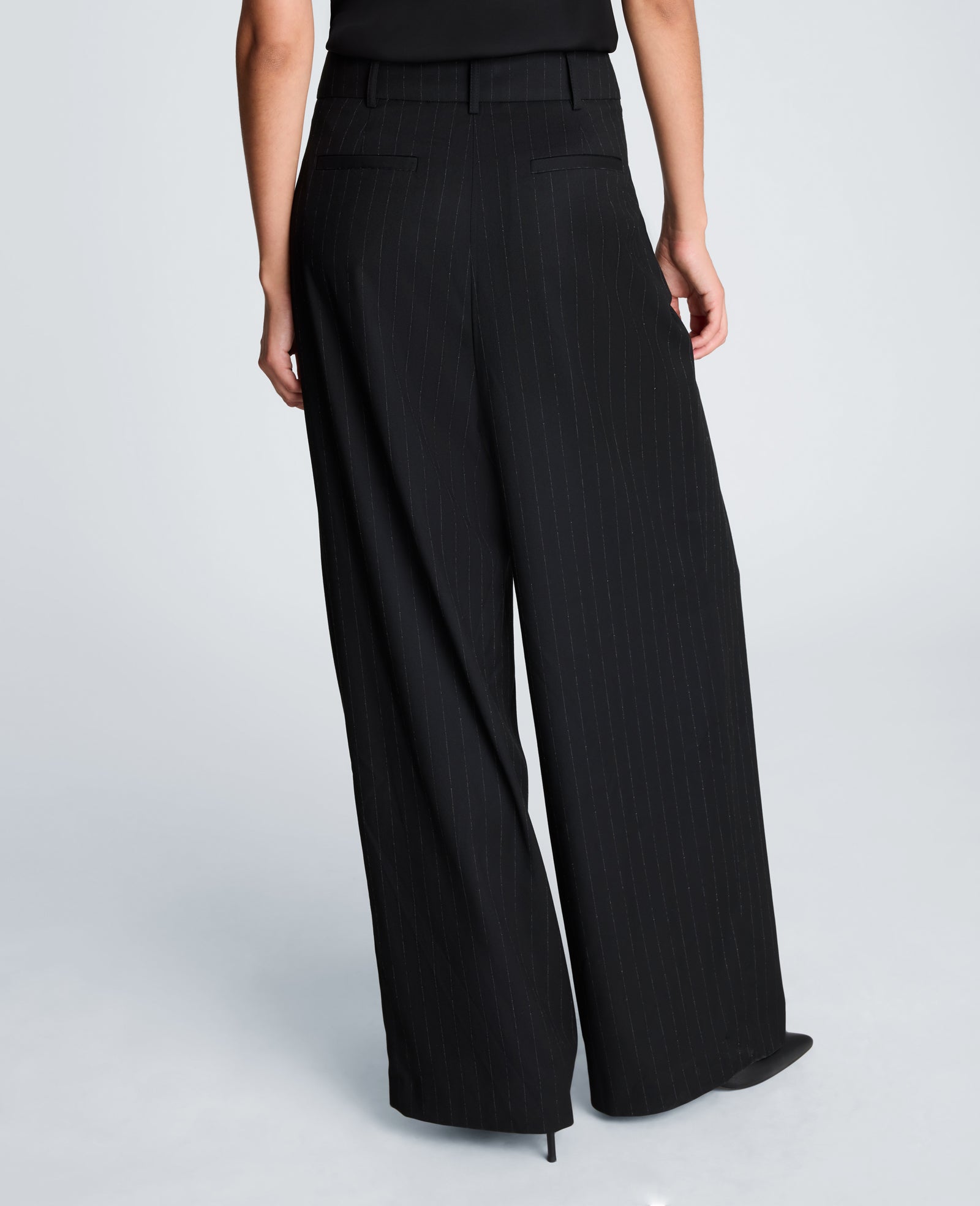 Kenneth Cole Reaction Clothing Fly Front Wide Leg Crossover Pleat Pant pantaloni neri gessati vita media