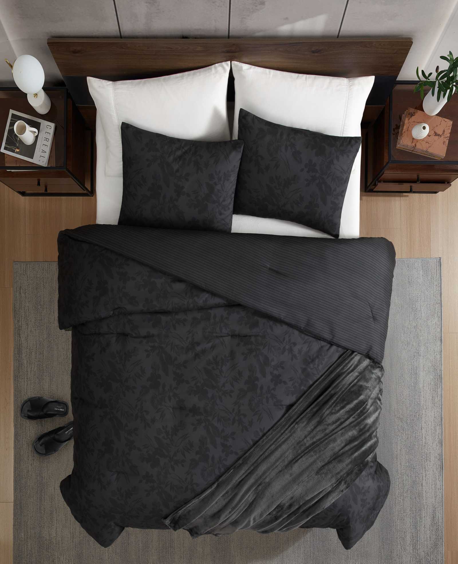 Kenneth Cole Reaction Home & Bedding Silhouette Floral Comforter + Sham Set set piumino antracite